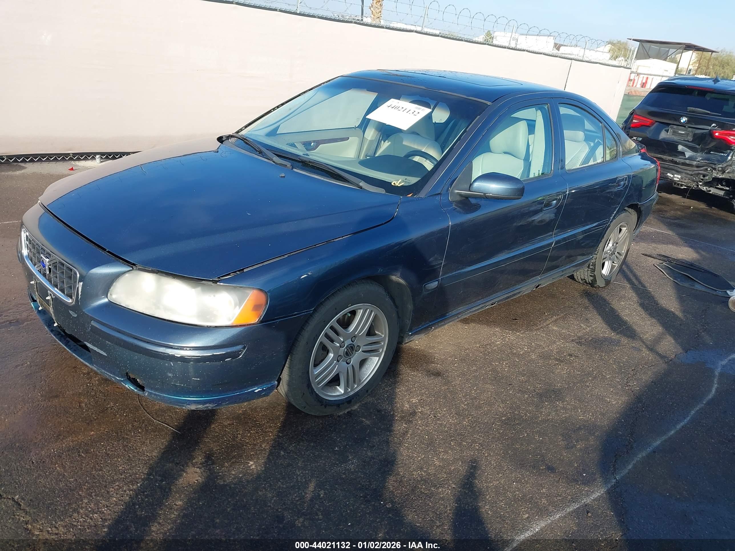 VOLVO S60 image 2