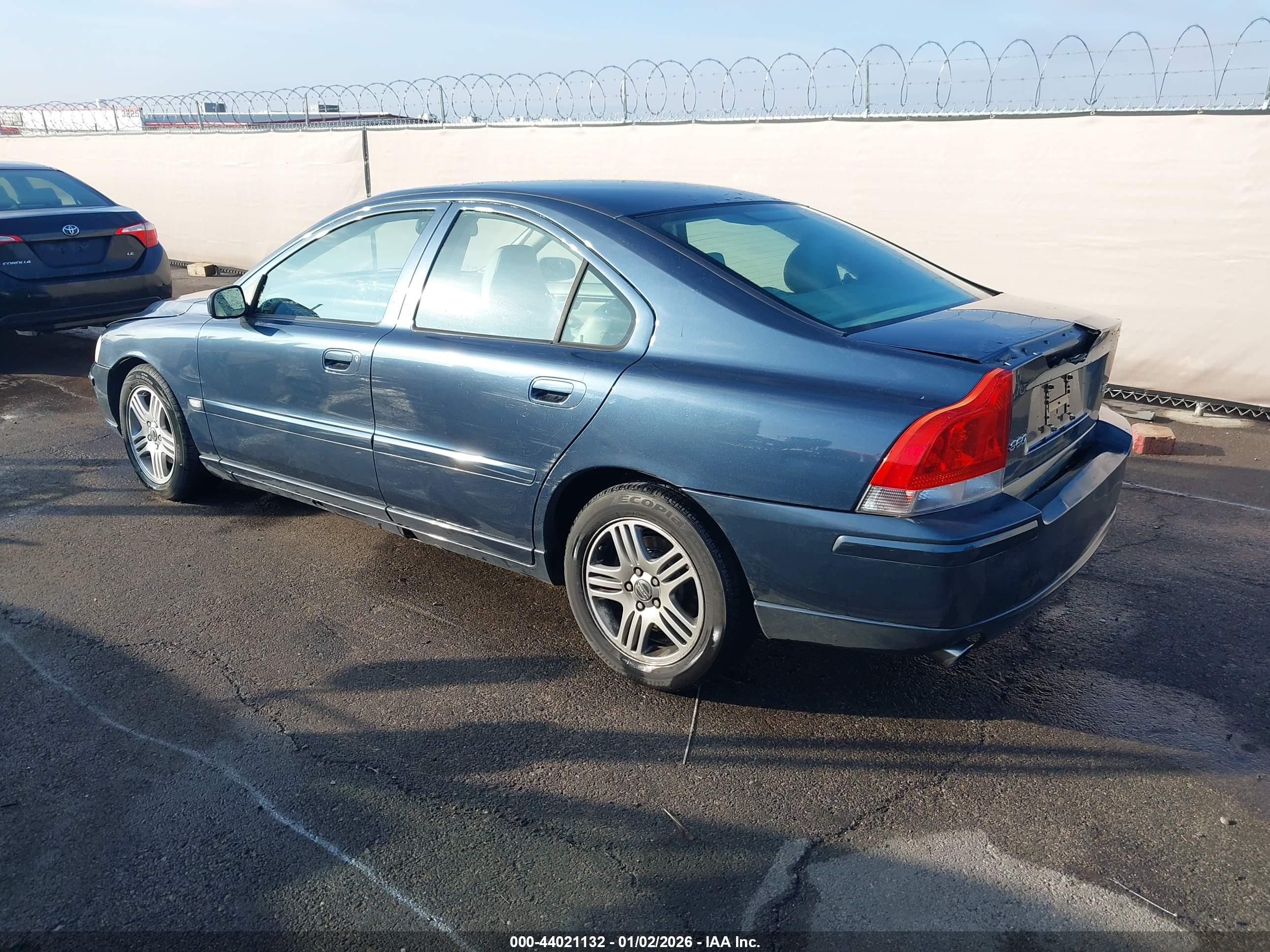 VOLVO S60 image 3