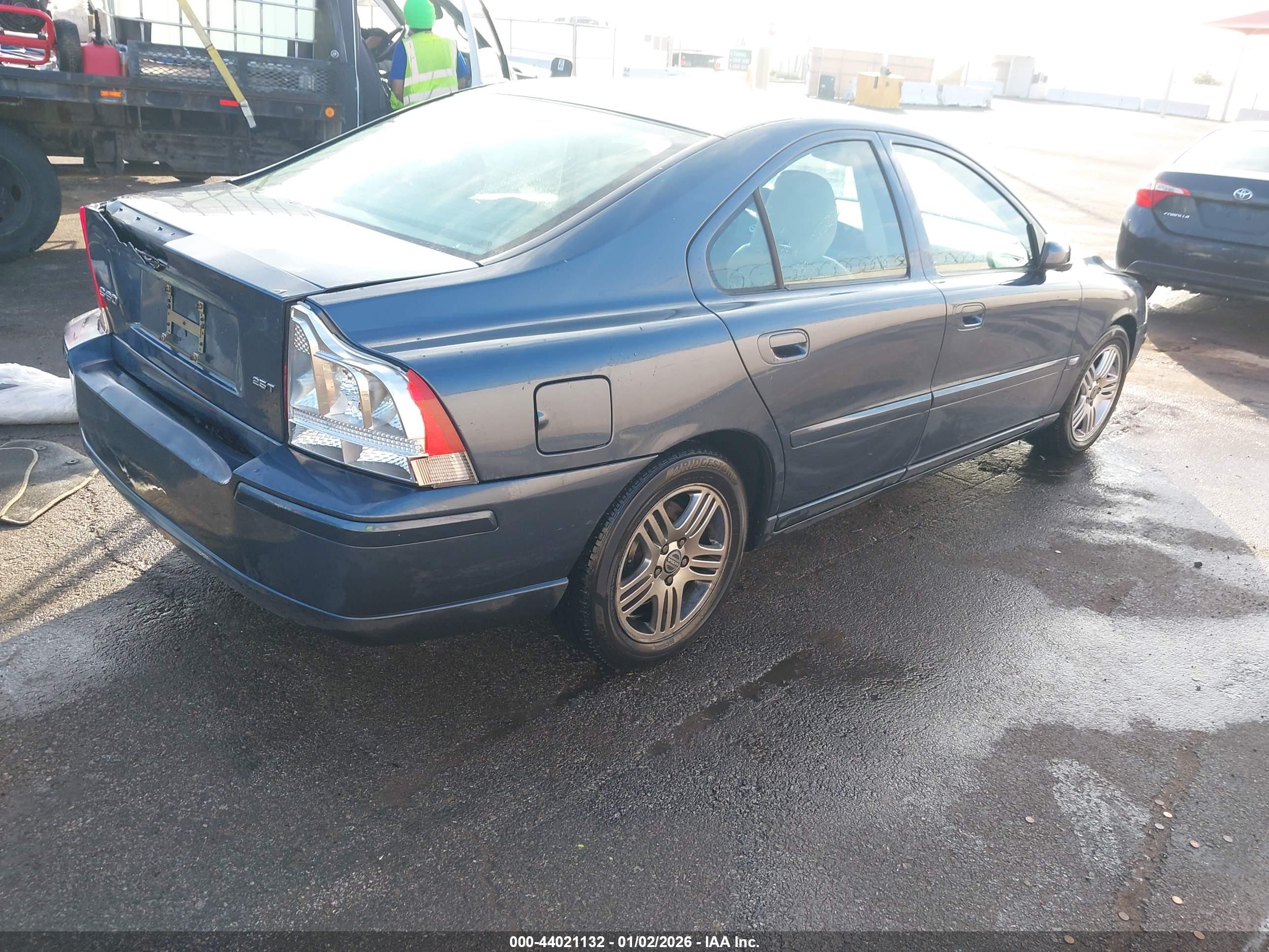 VOLVO S60 image 4