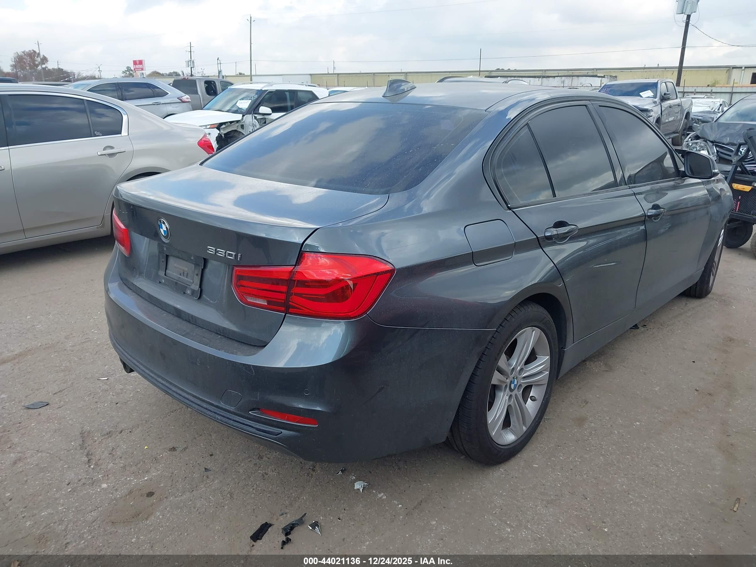BMW 330I image 4