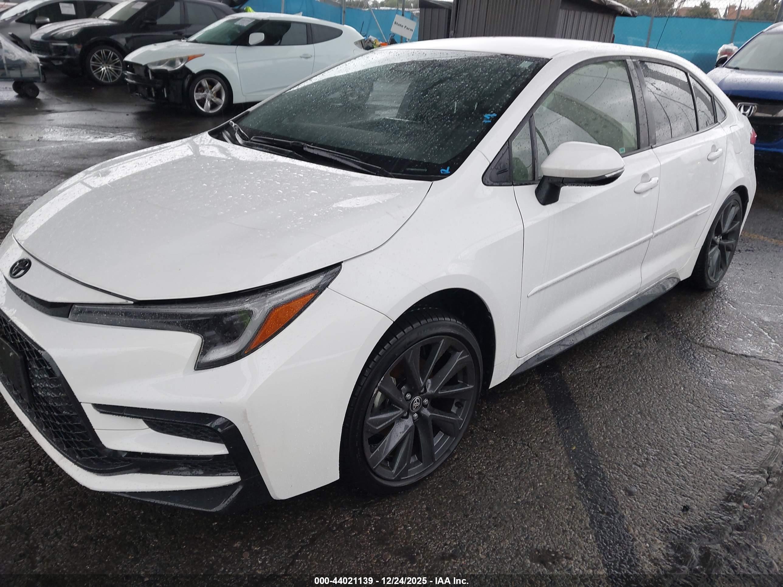 TOYOTA COROLLA image 2