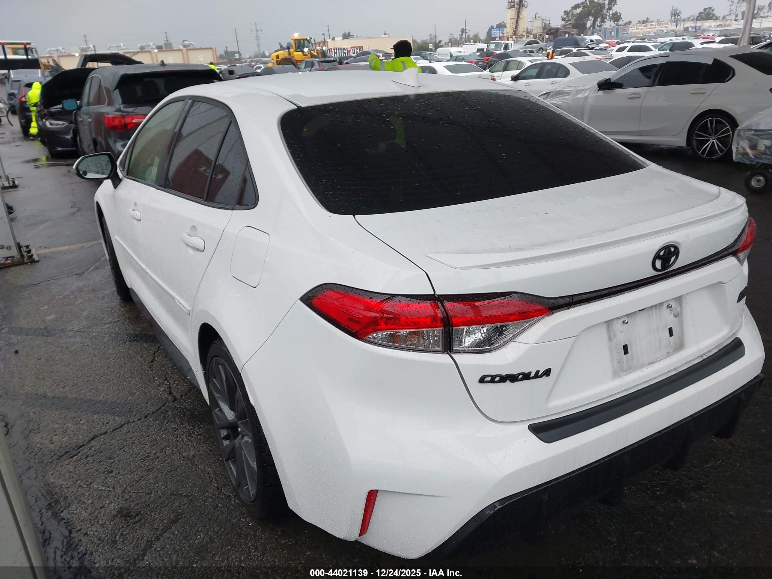 TOYOTA COROLLA image 3