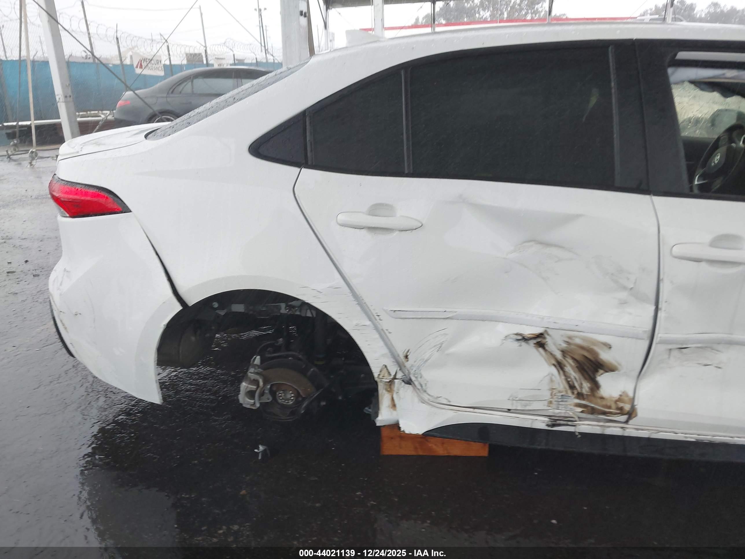 TOYOTA COROLLA image 6