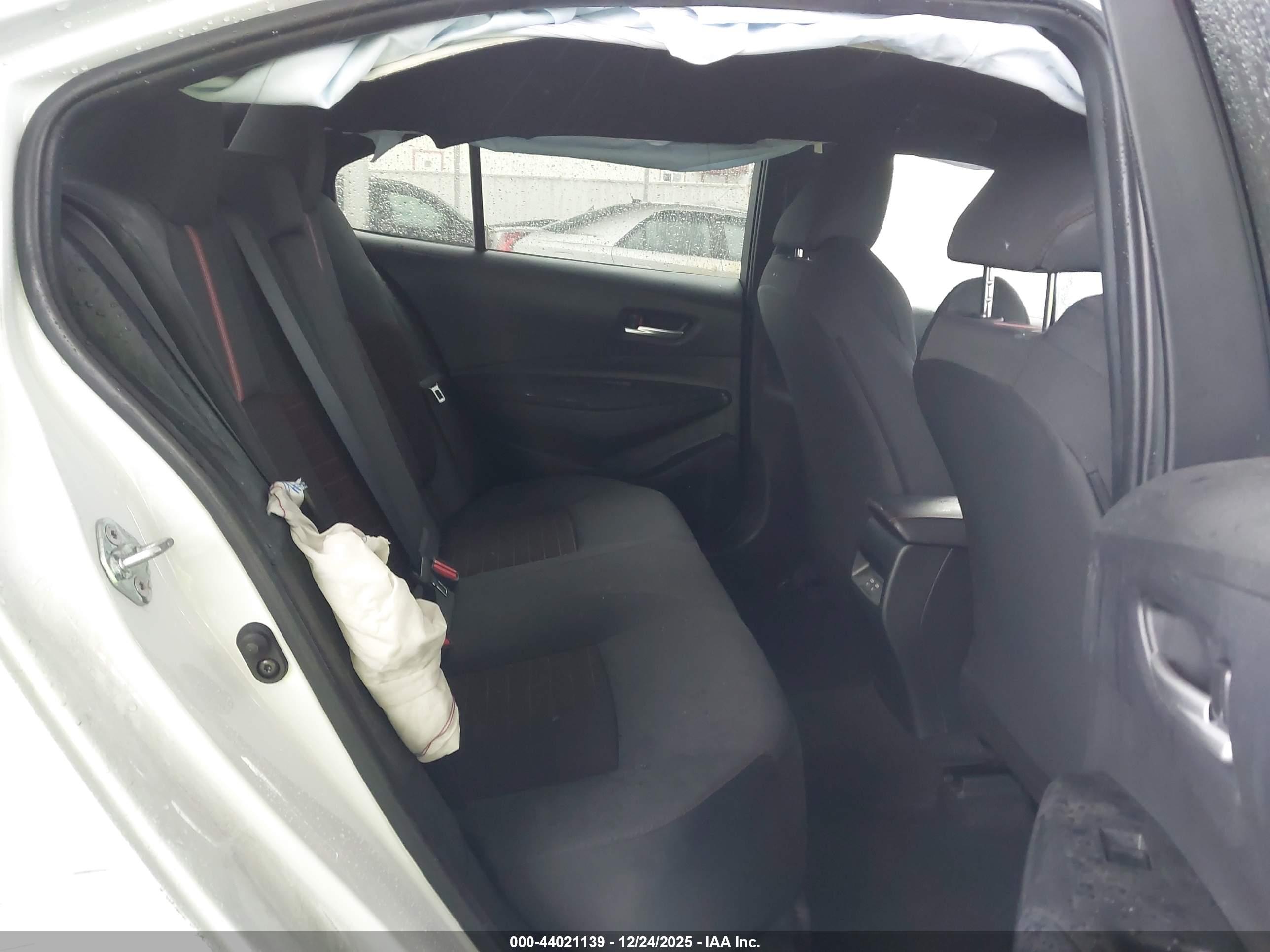 TOYOTA COROLLA image 8