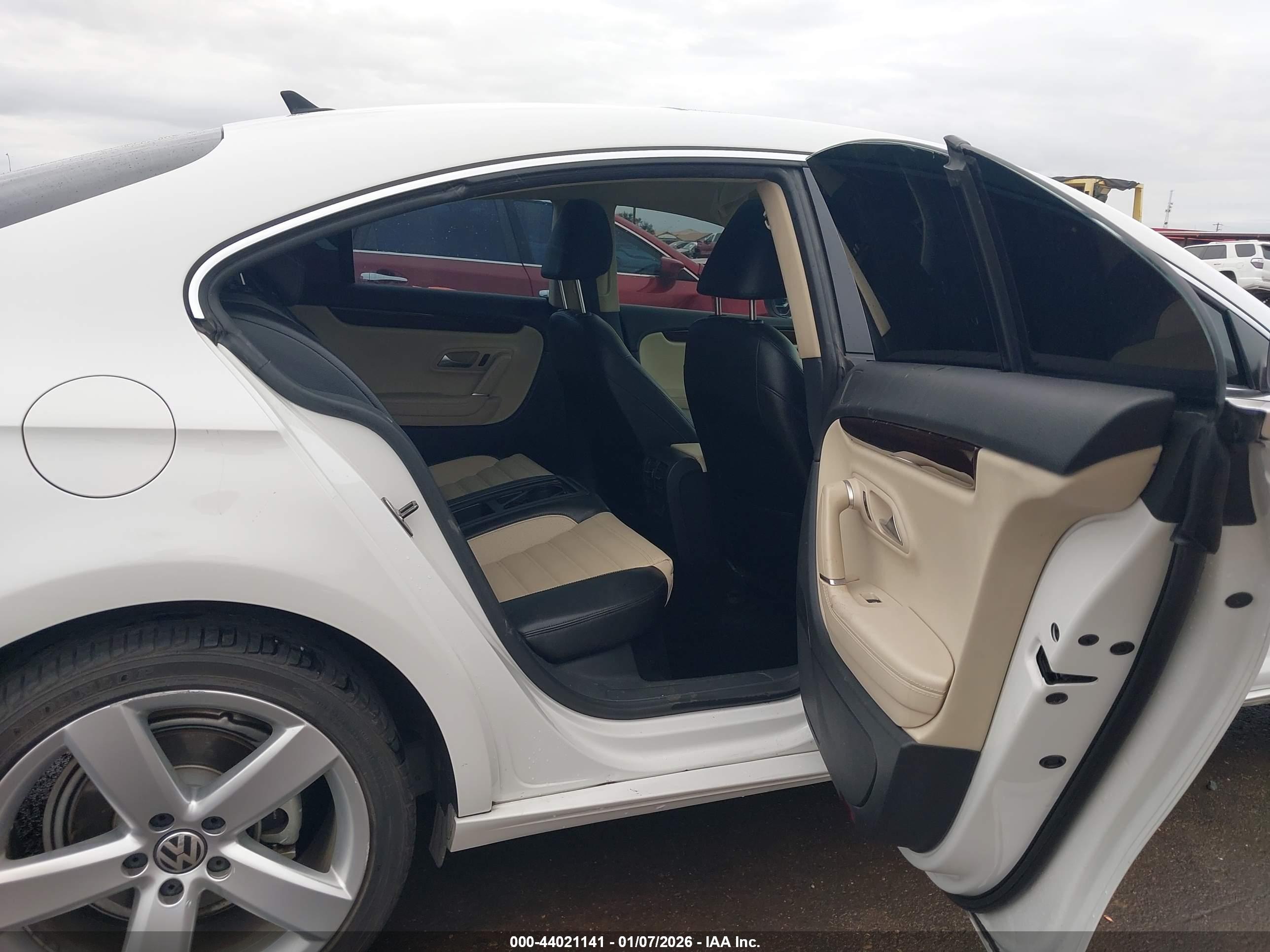 VOLKSWAGEN CC image 8