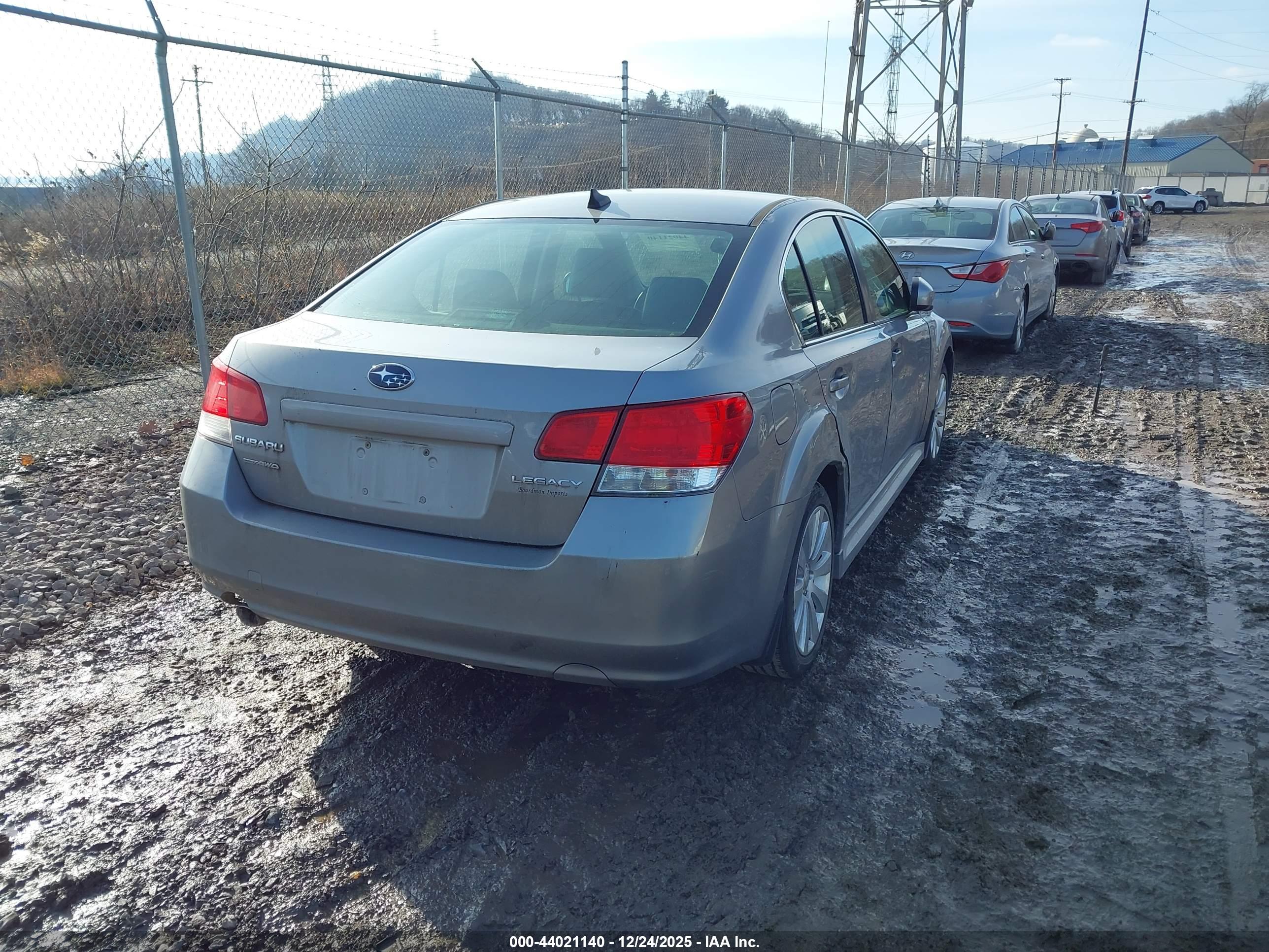 SUBARU LEGACY image 4