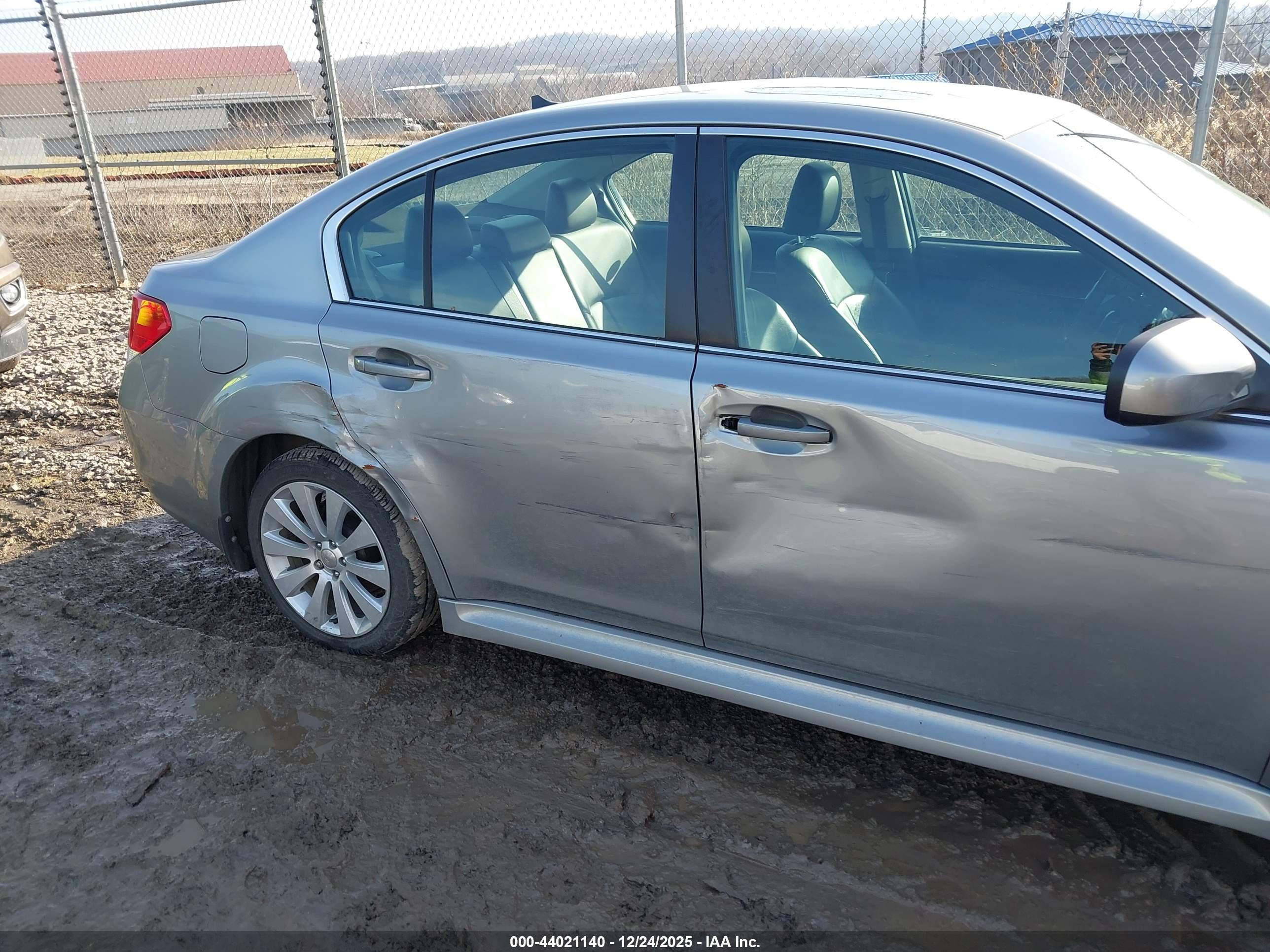 SUBARU LEGACY image 6