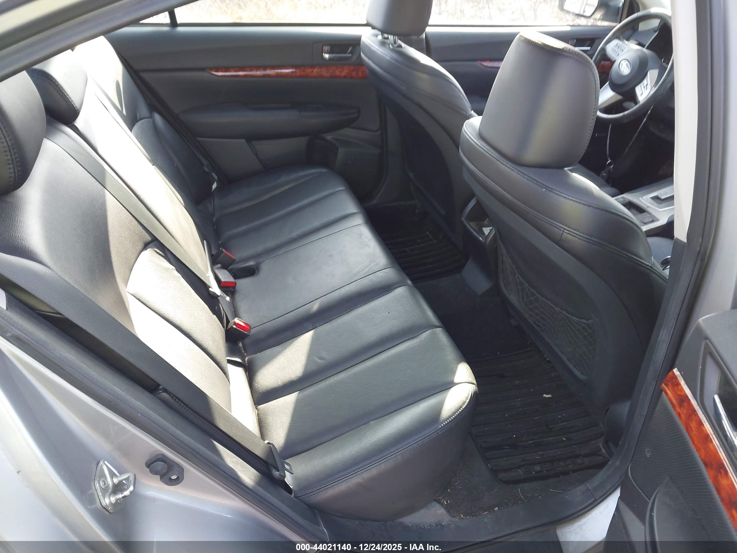 SUBARU LEGACY image 8