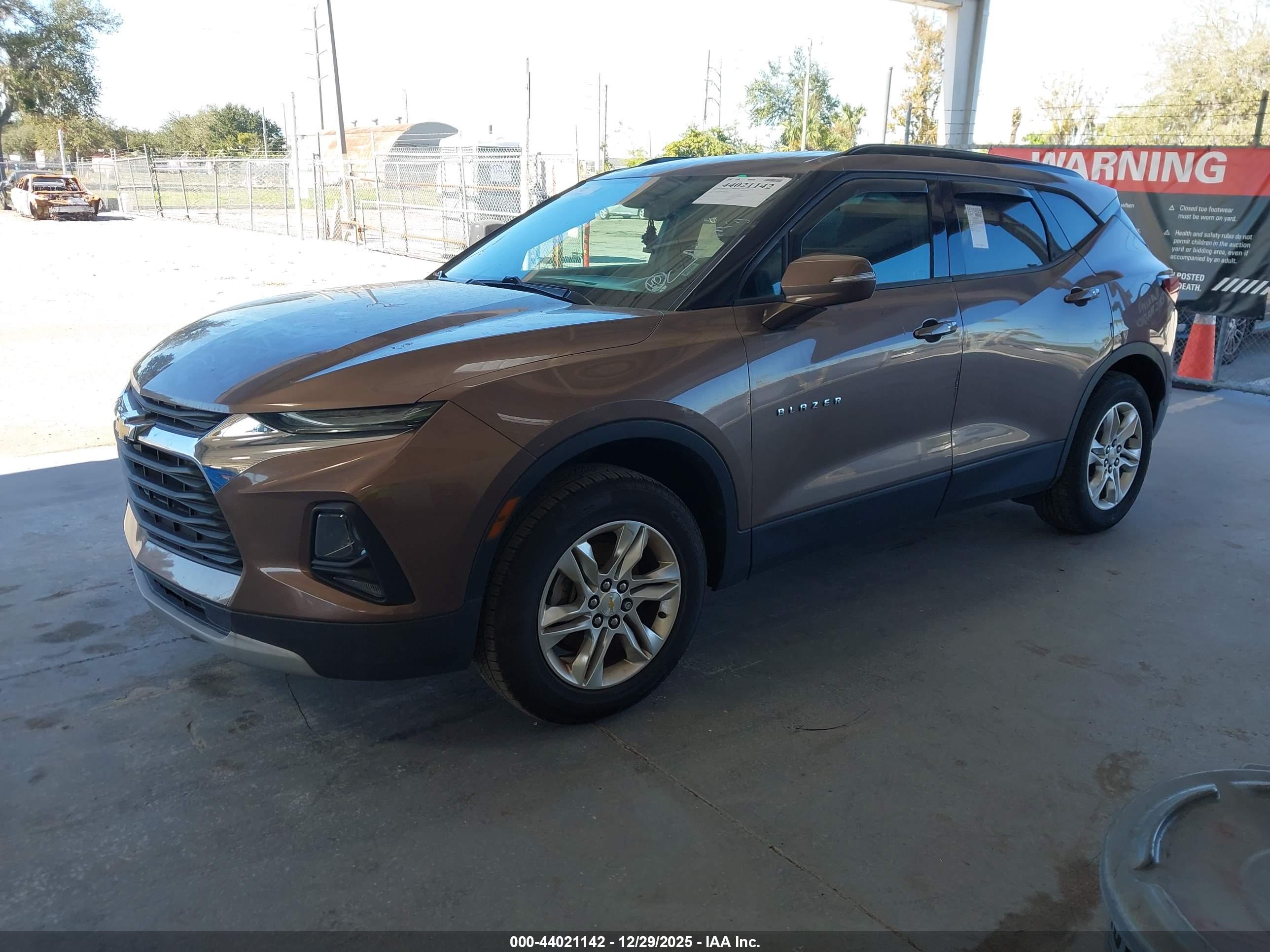 CHEVROLET BLAZER image 2