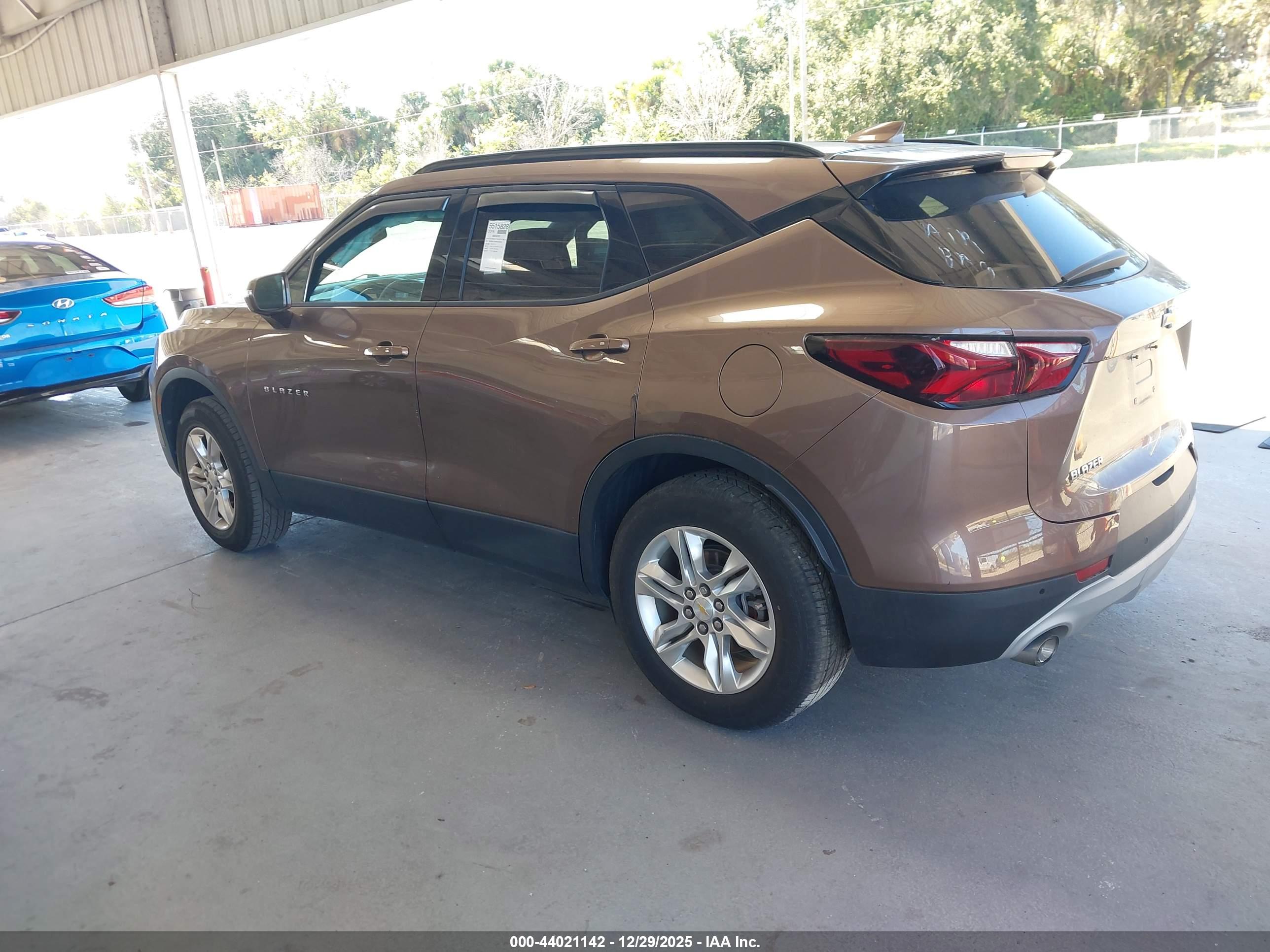 CHEVROLET BLAZER image 3