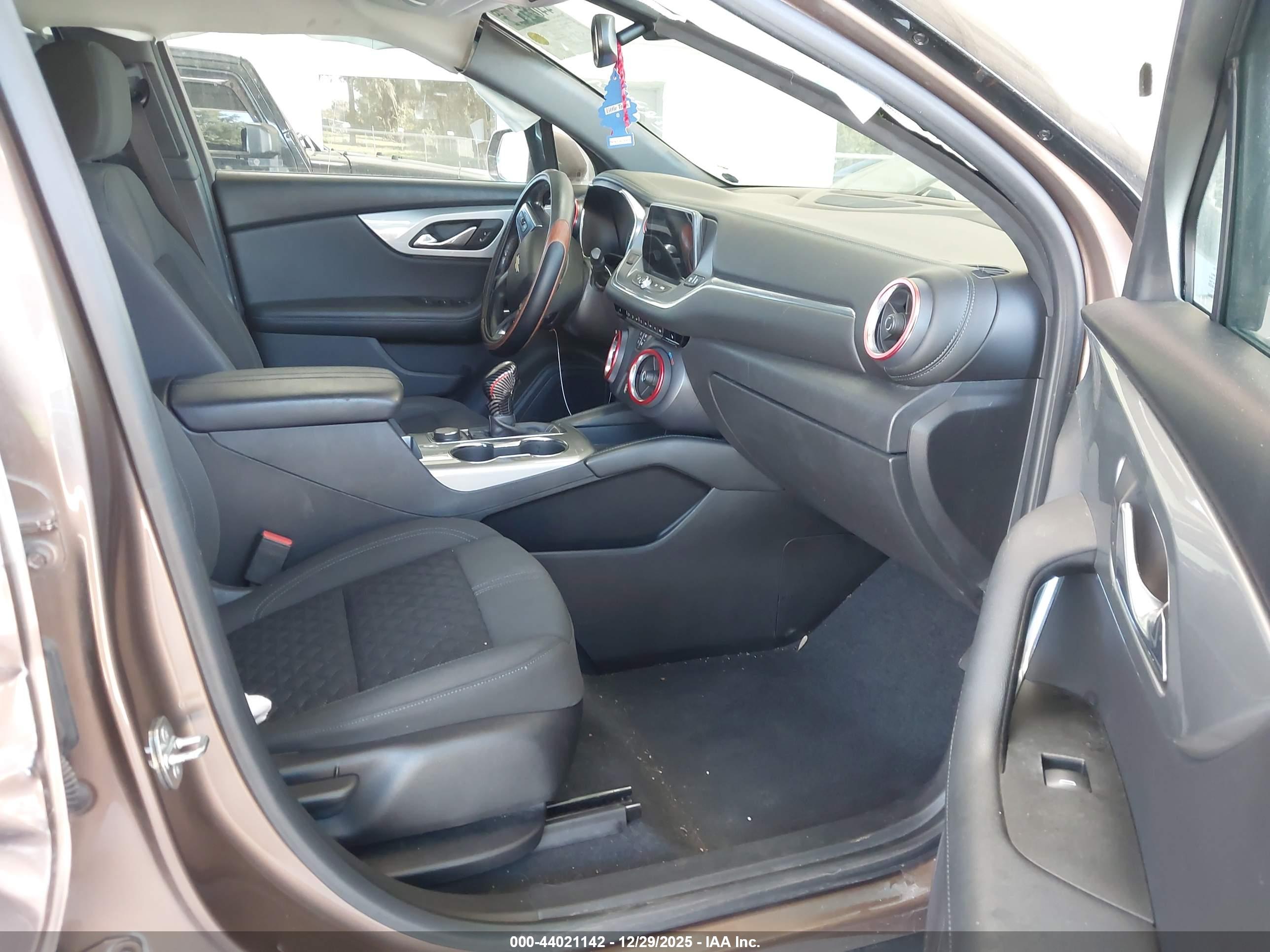 CHEVROLET BLAZER image 5