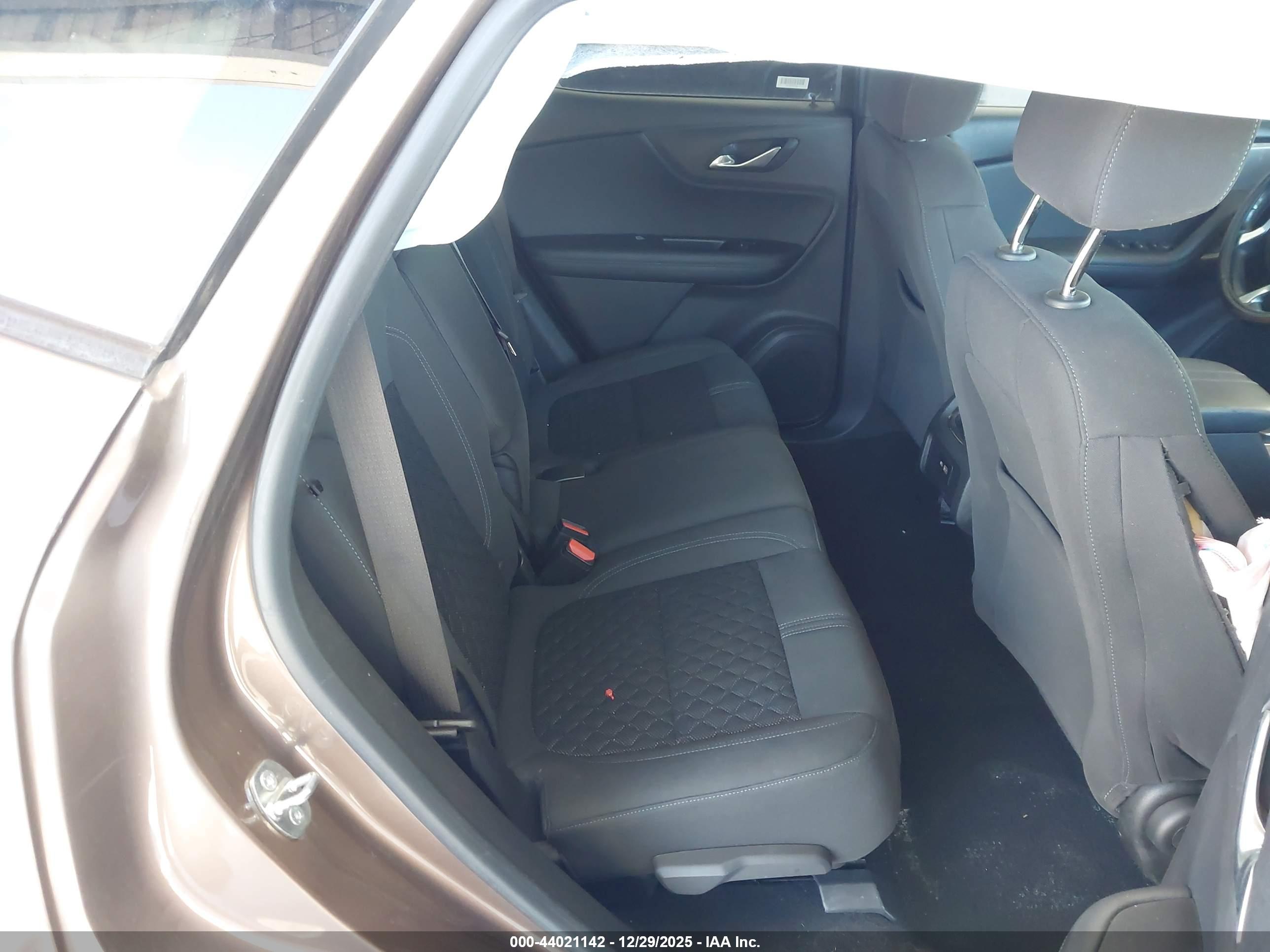 CHEVROLET BLAZER image 8