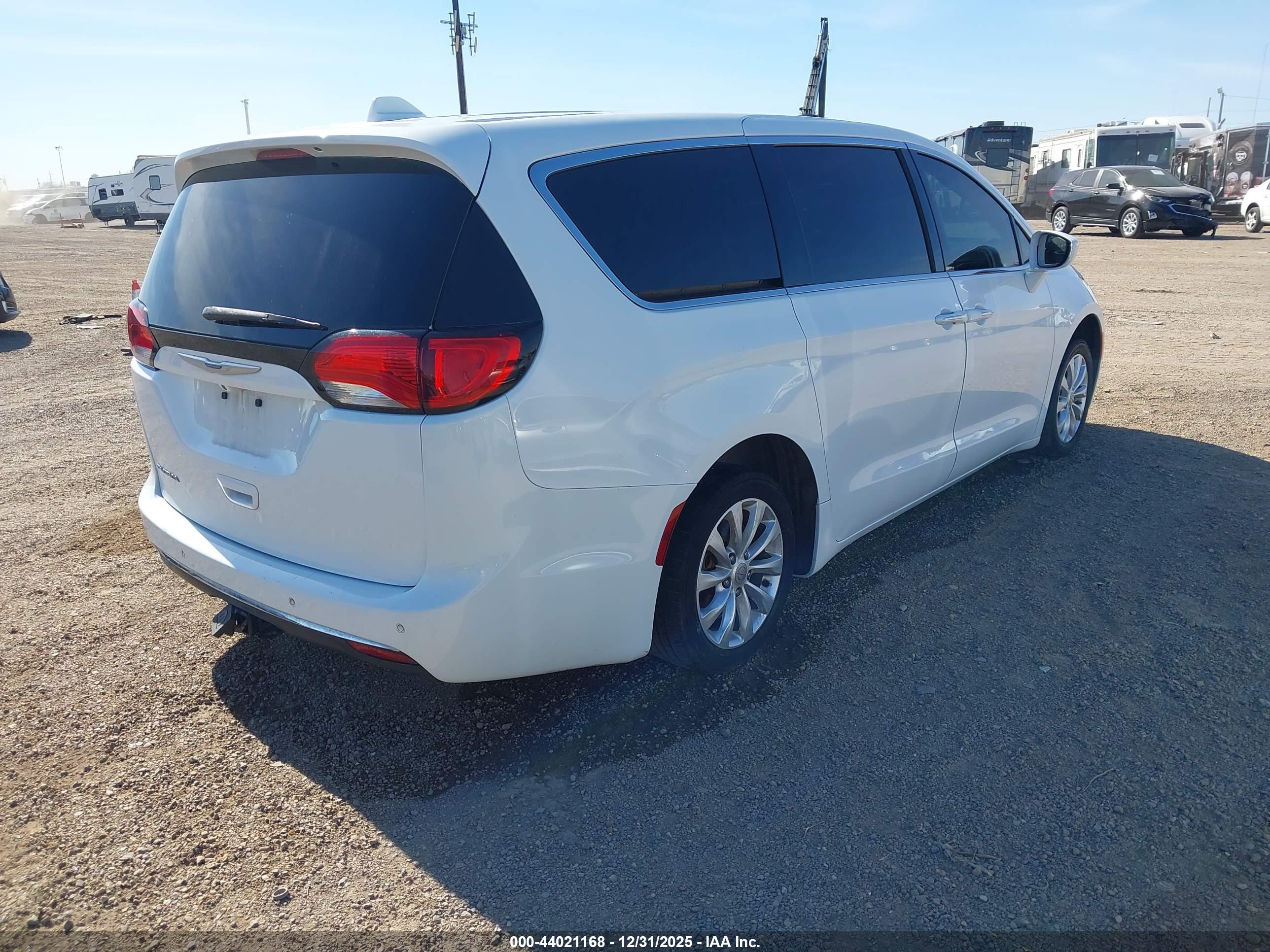CHRYSLER PACIFICA image 4