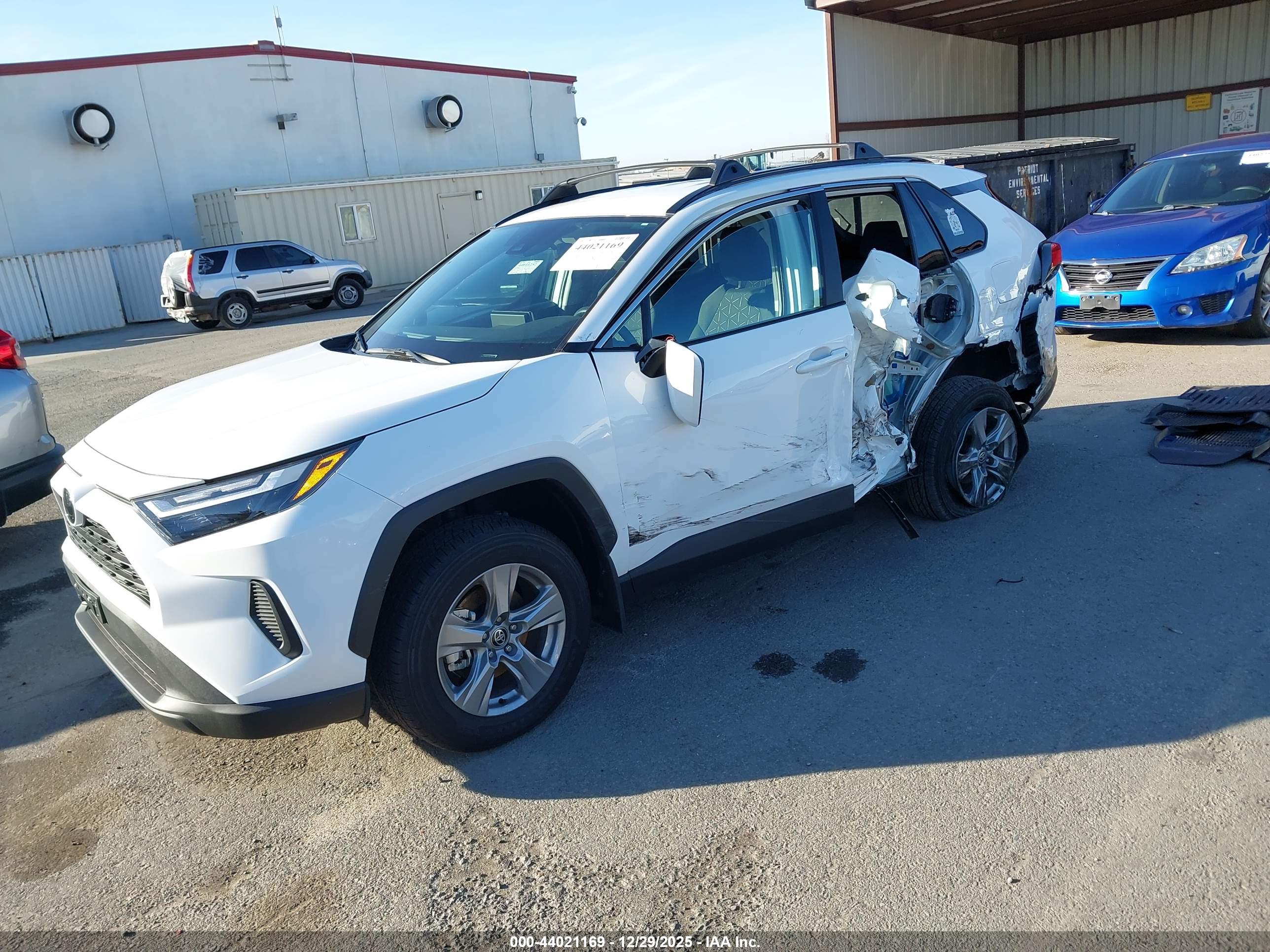 TOYOTA RAV4 image 2
