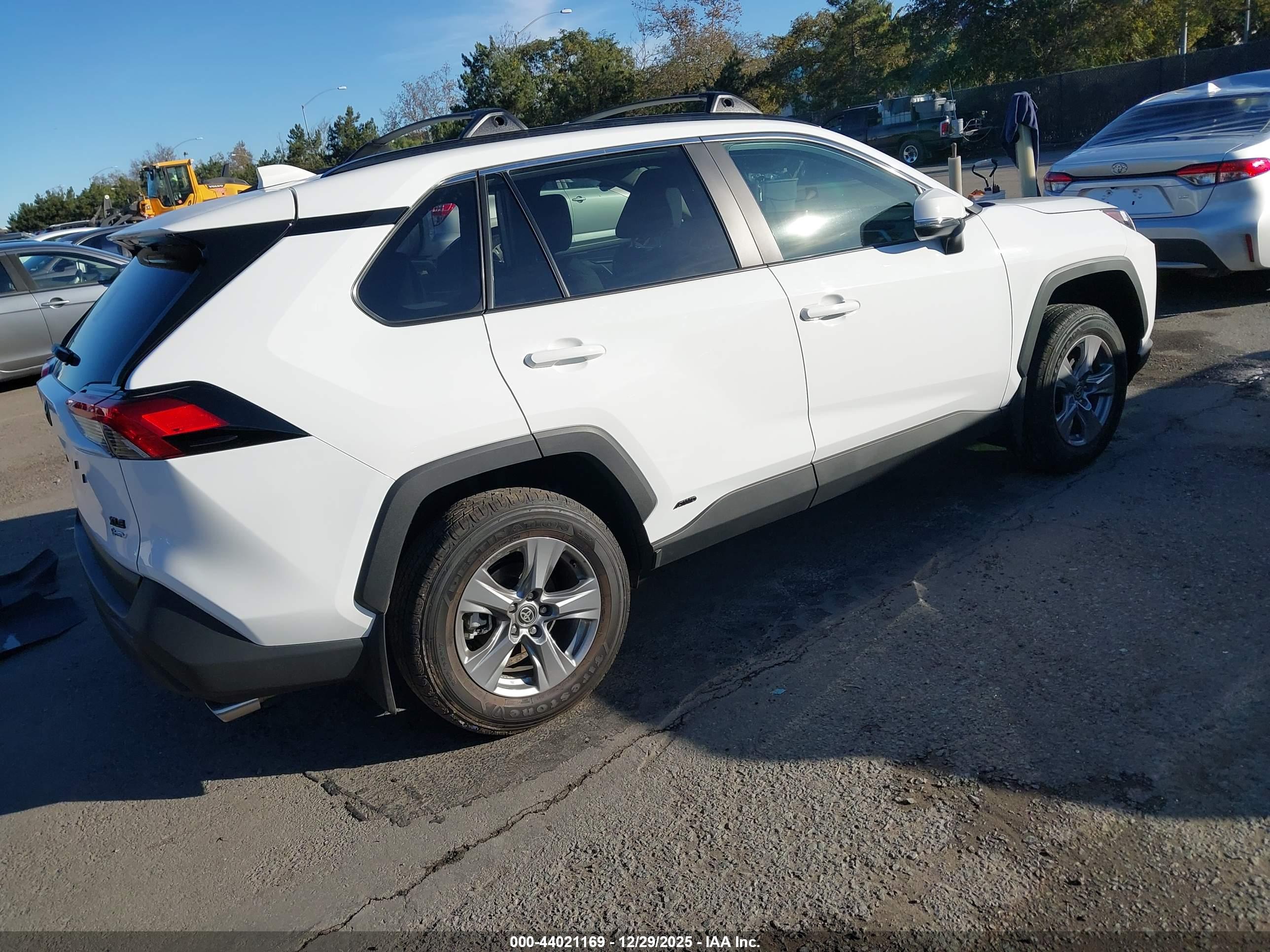 TOYOTA RAV4 image 4