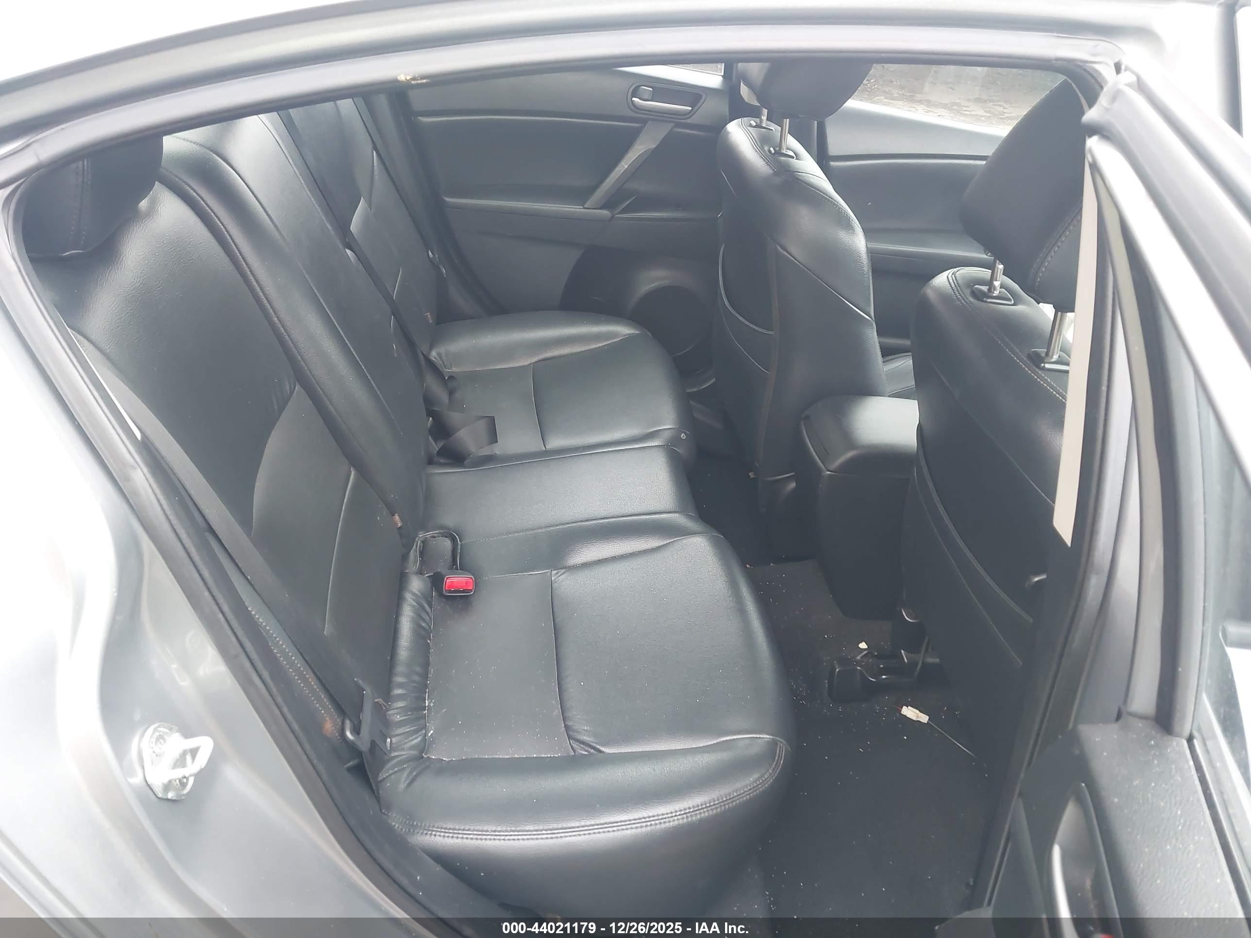 MAZDA MAZDA3 image 8