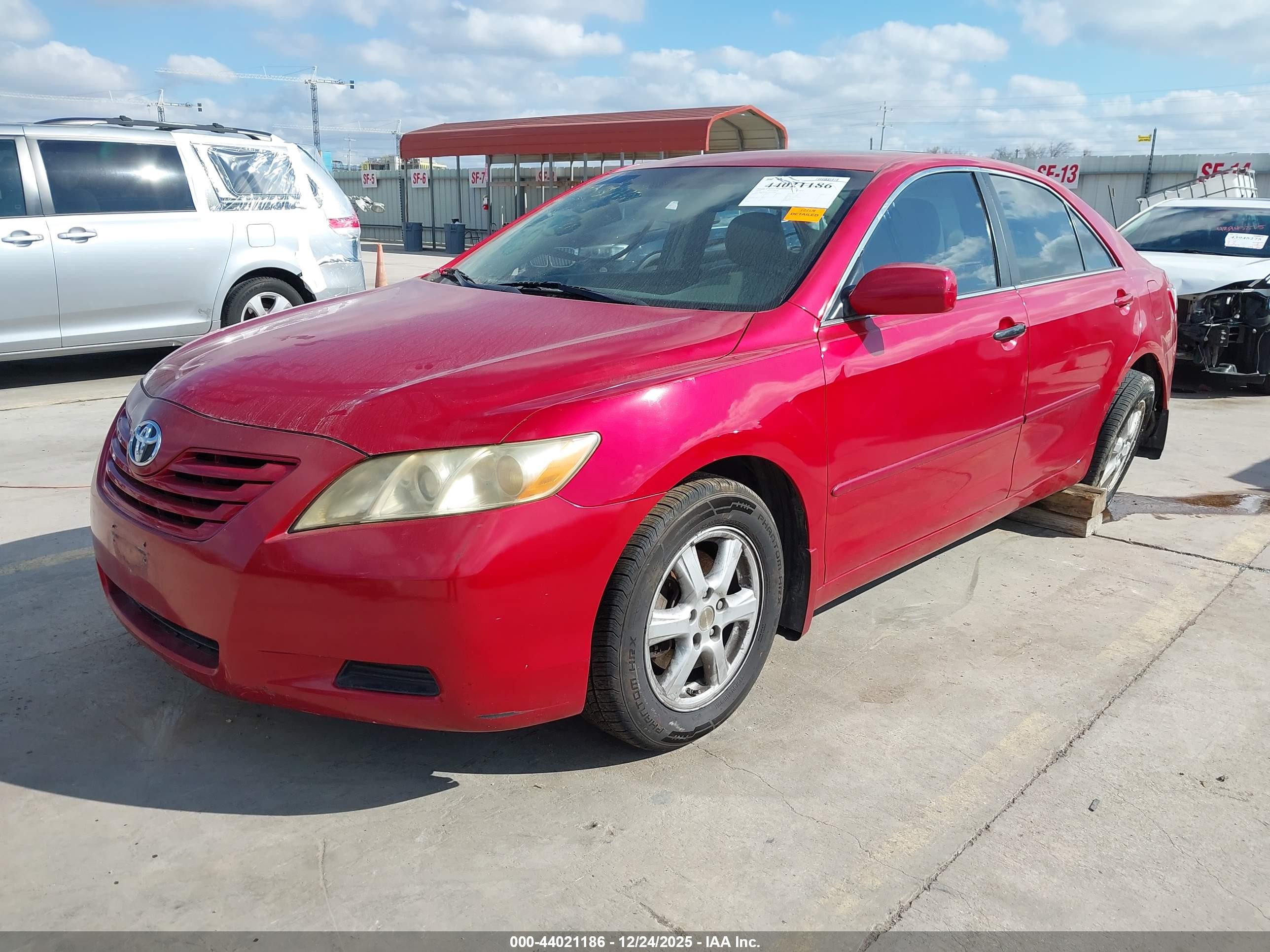 TOYOTA CAMRY image 2