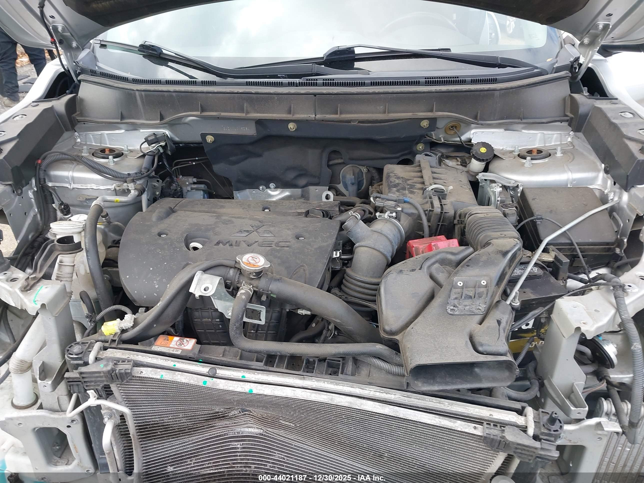 MITSUBISHI OUTLANDER image 10