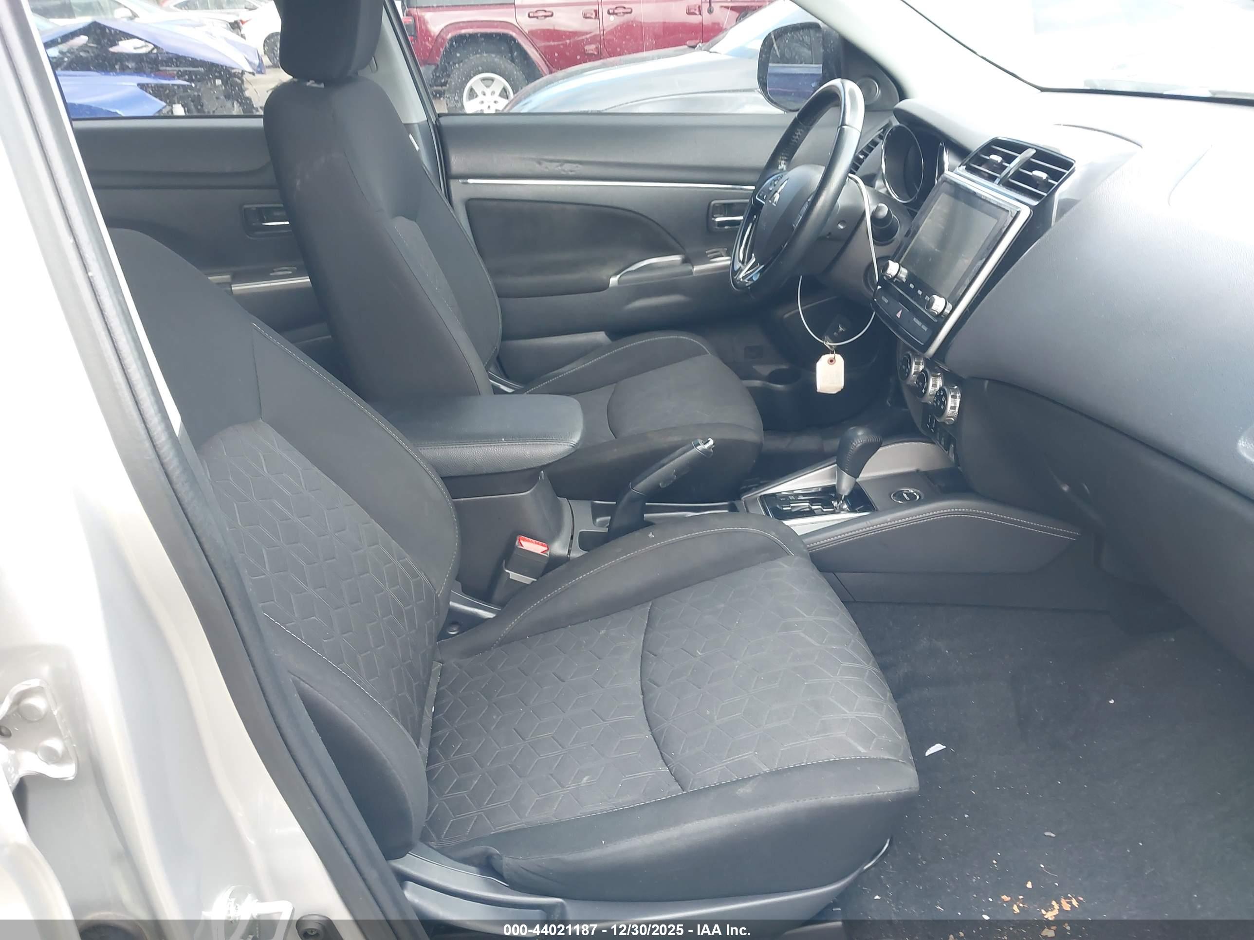 MITSUBISHI OUTLANDER image 5