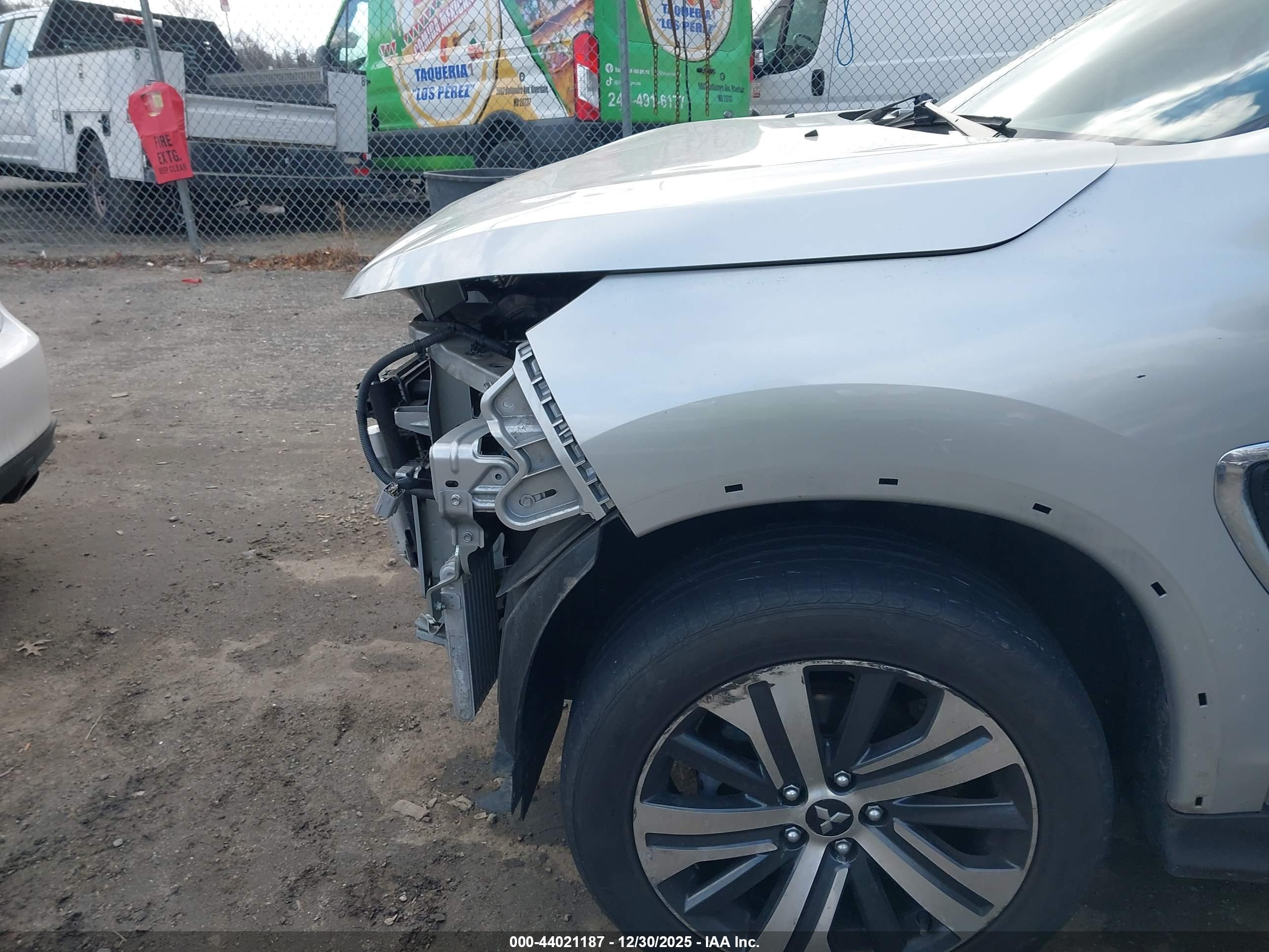 MITSUBISHI OUTLANDER image 6