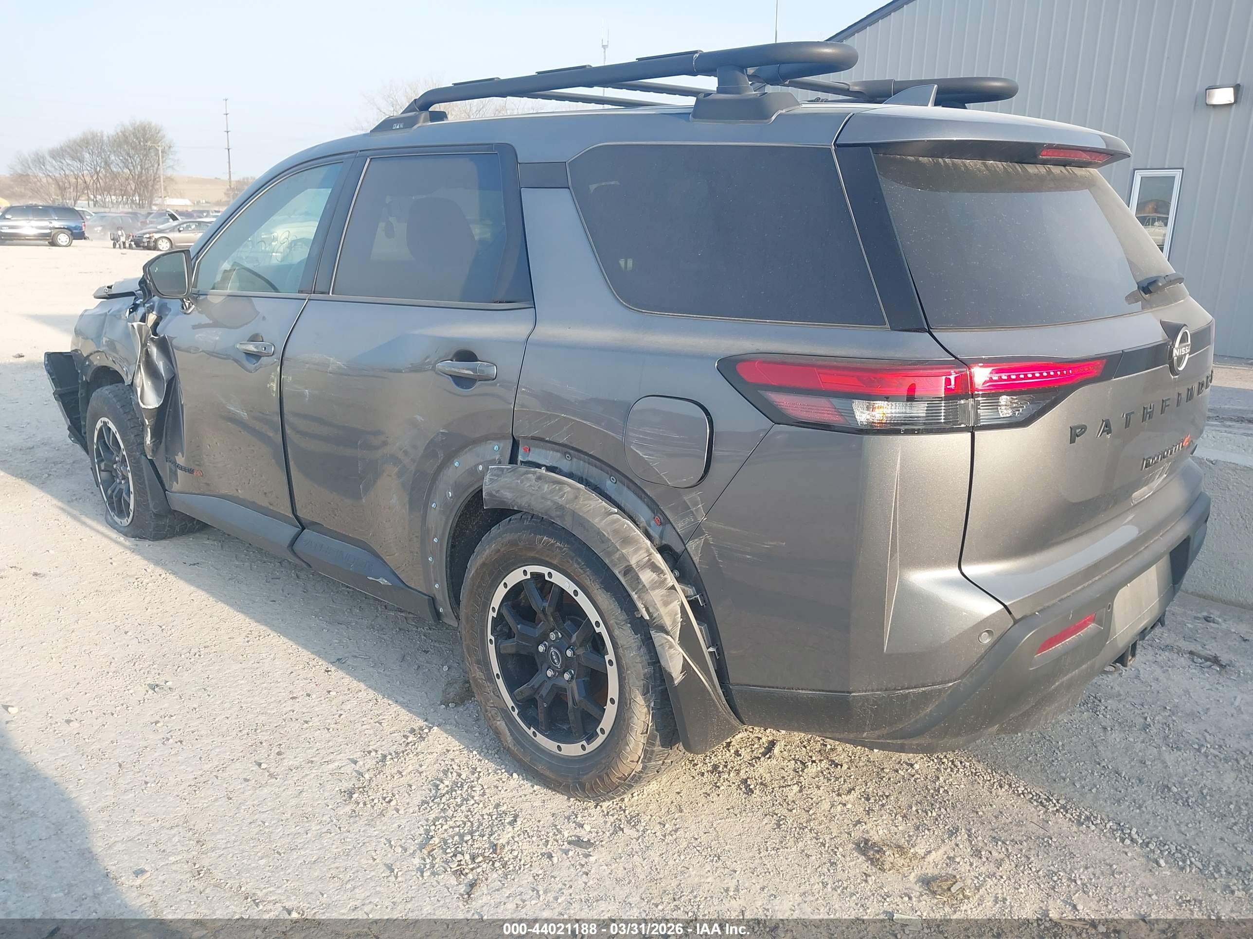 NISSAN PATHFINDER image 3