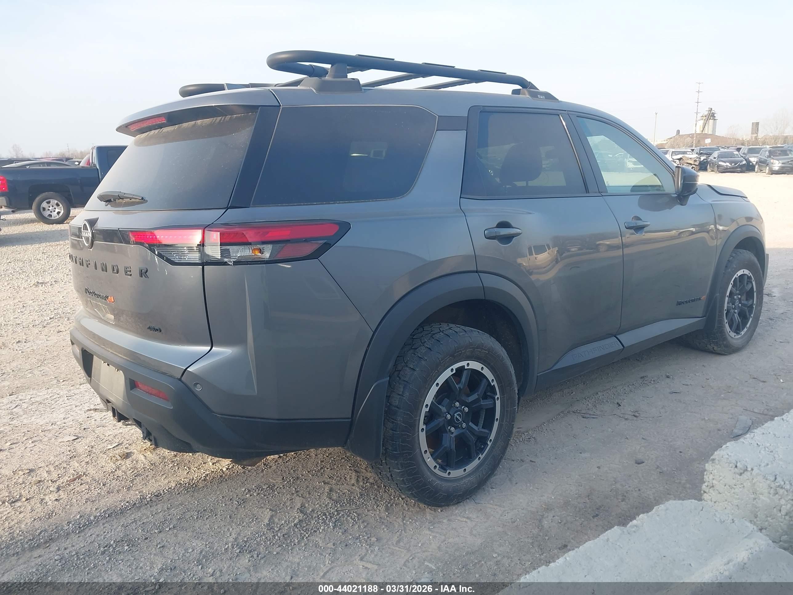 NISSAN PATHFINDER image 4