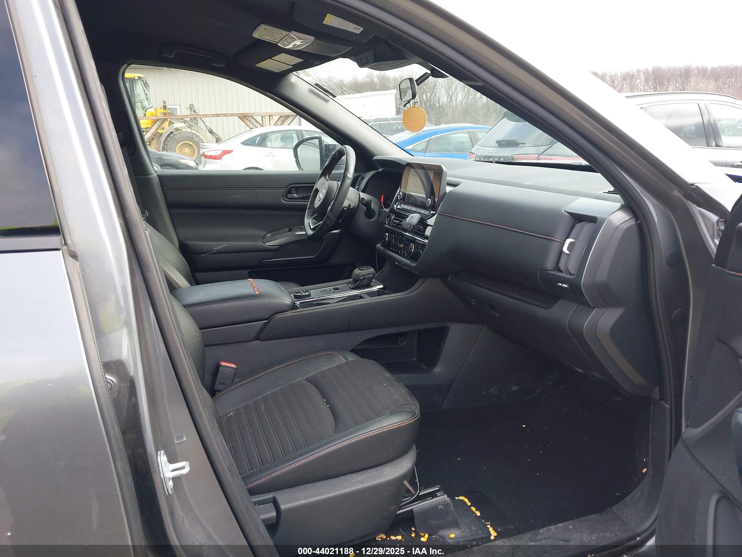 NISSAN PATHFINDER image 5