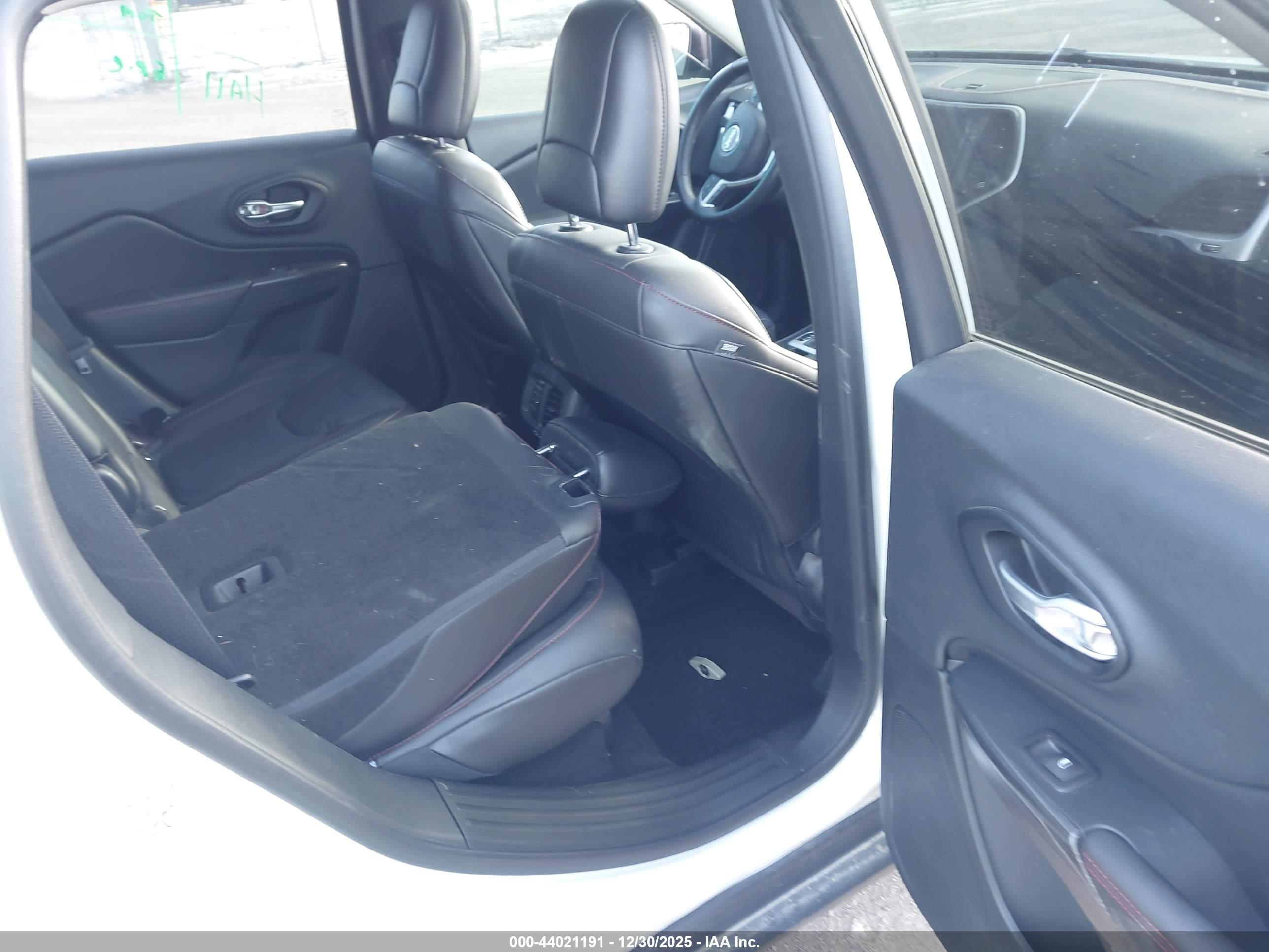 JEEP CHEROKEE image 8