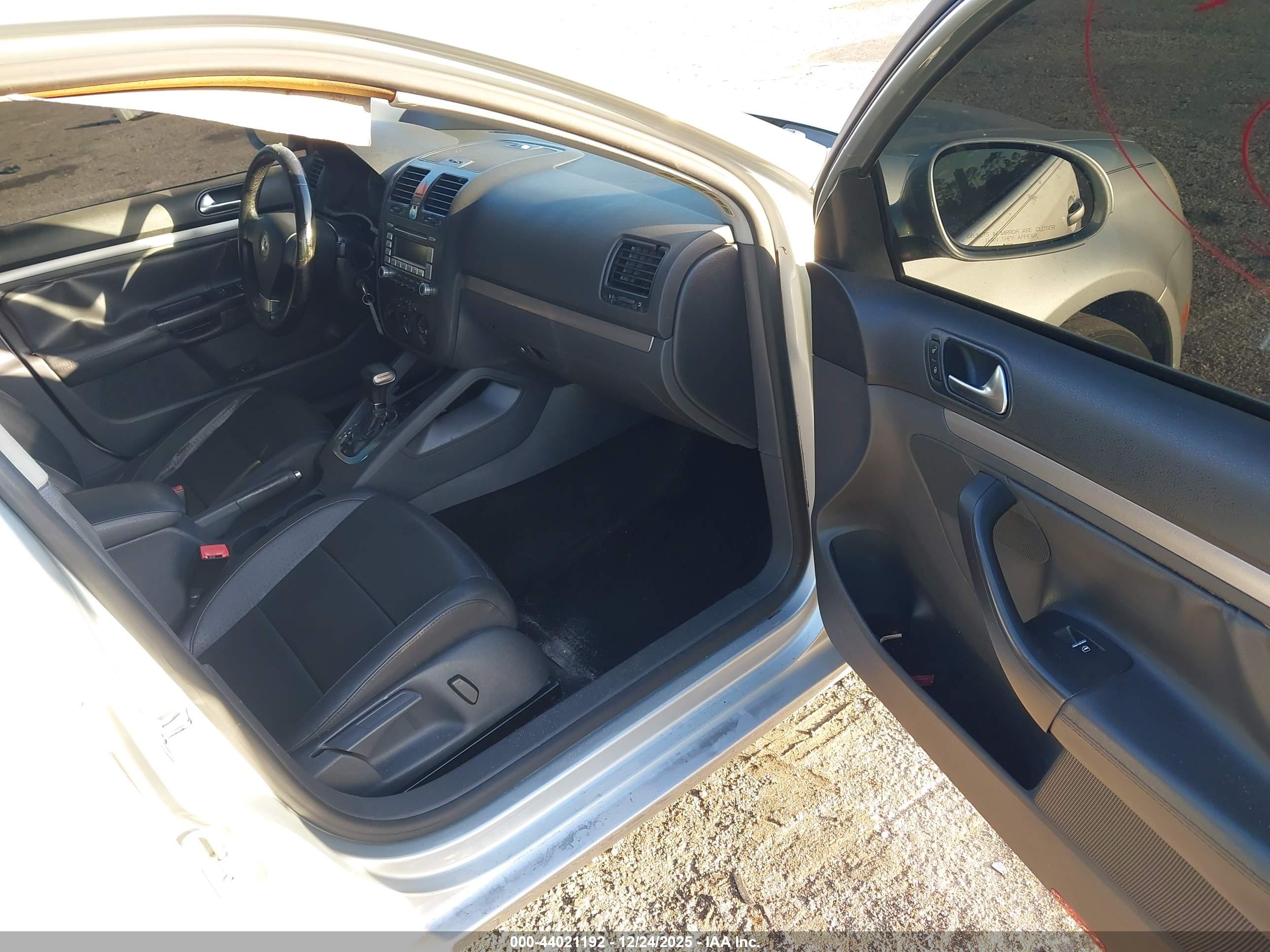 VOLKSWAGEN JETTA image 5