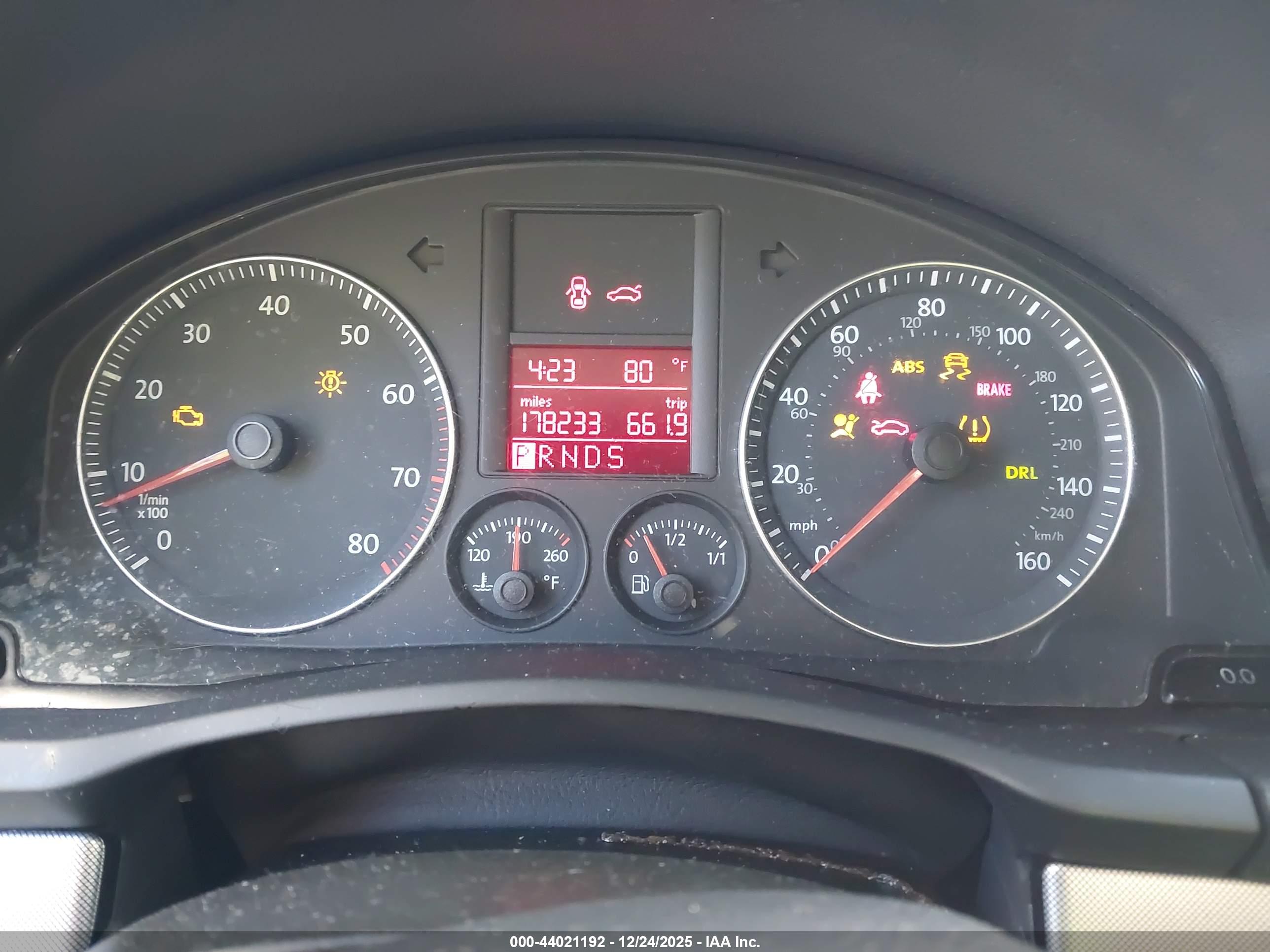VOLKSWAGEN JETTA image 7