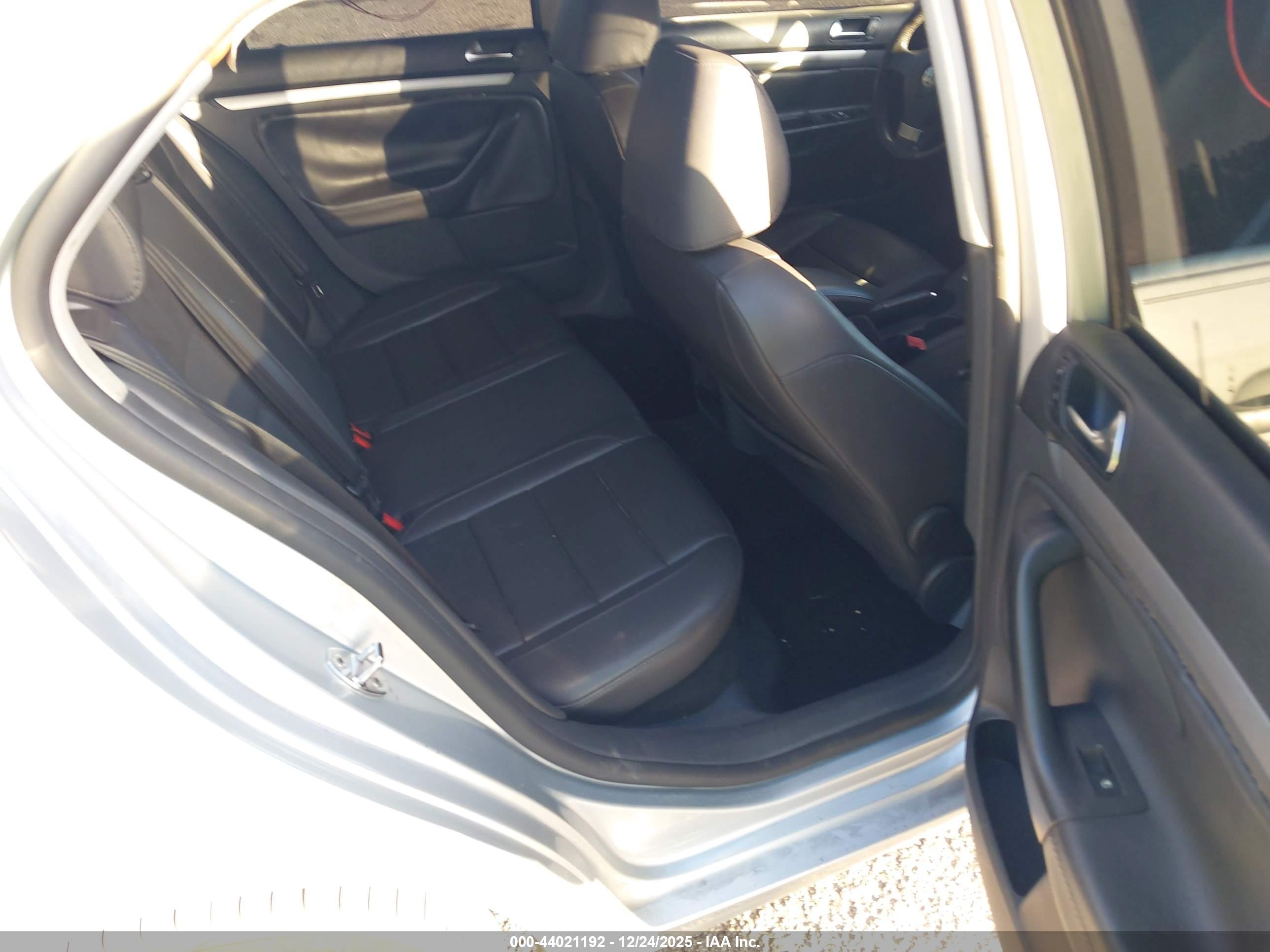 VOLKSWAGEN JETTA image 8