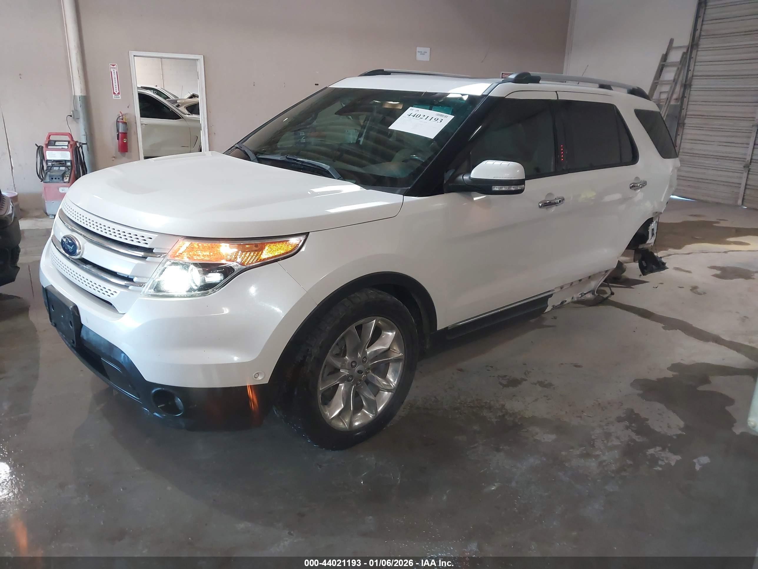 FORD EXPLORER image 2