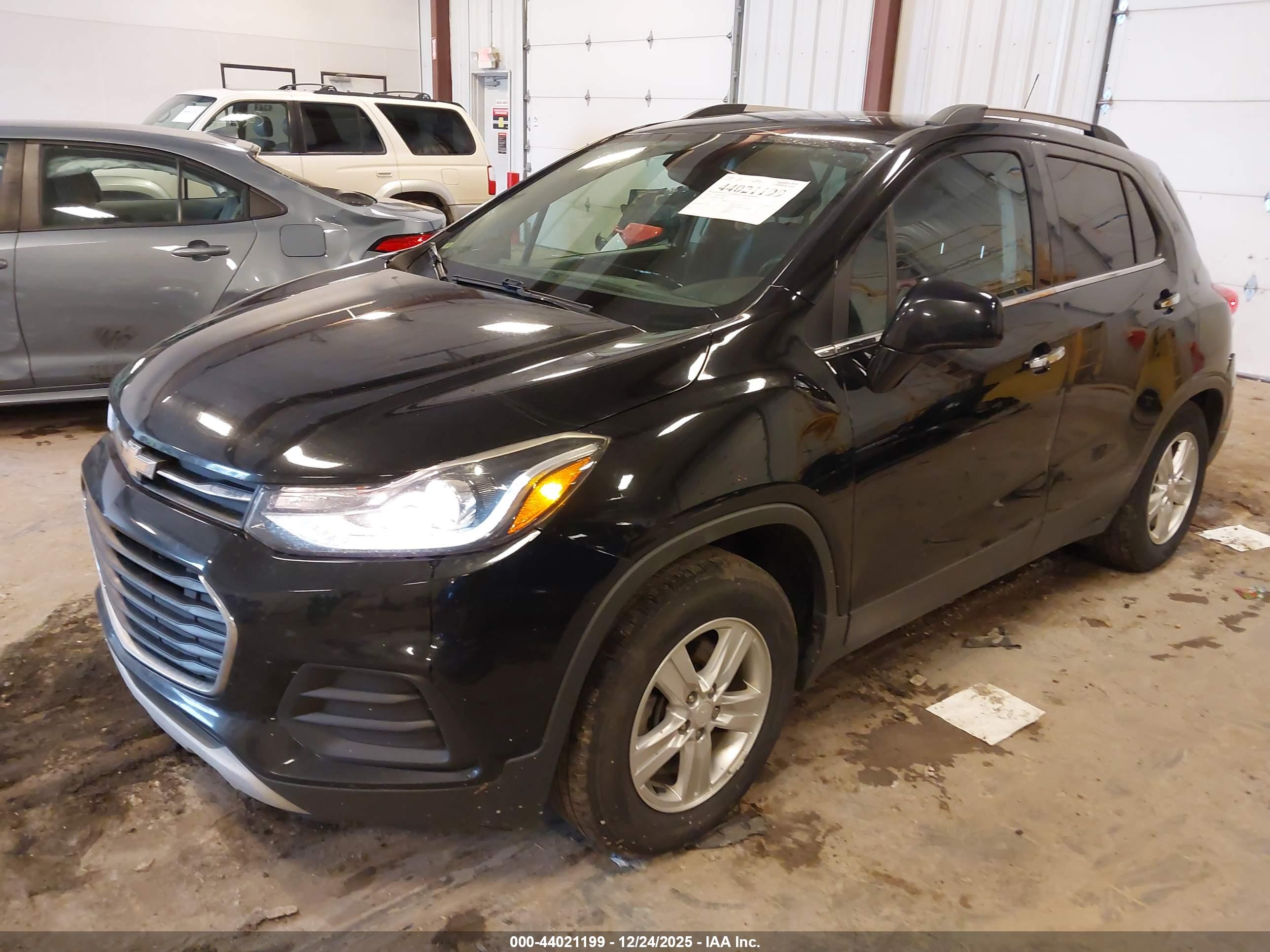 CHEVROLET TRAX image 2