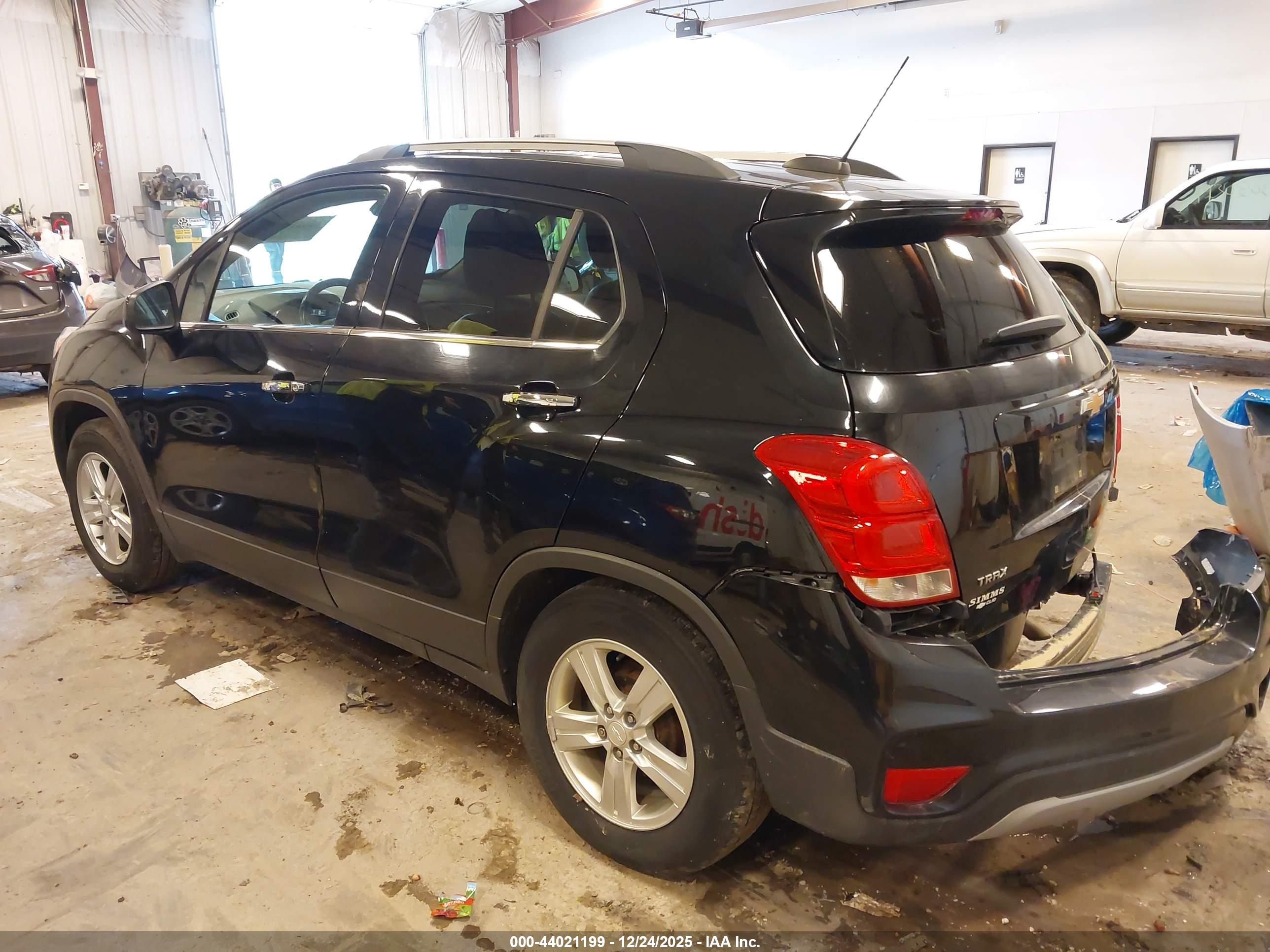 CHEVROLET TRAX image 3
