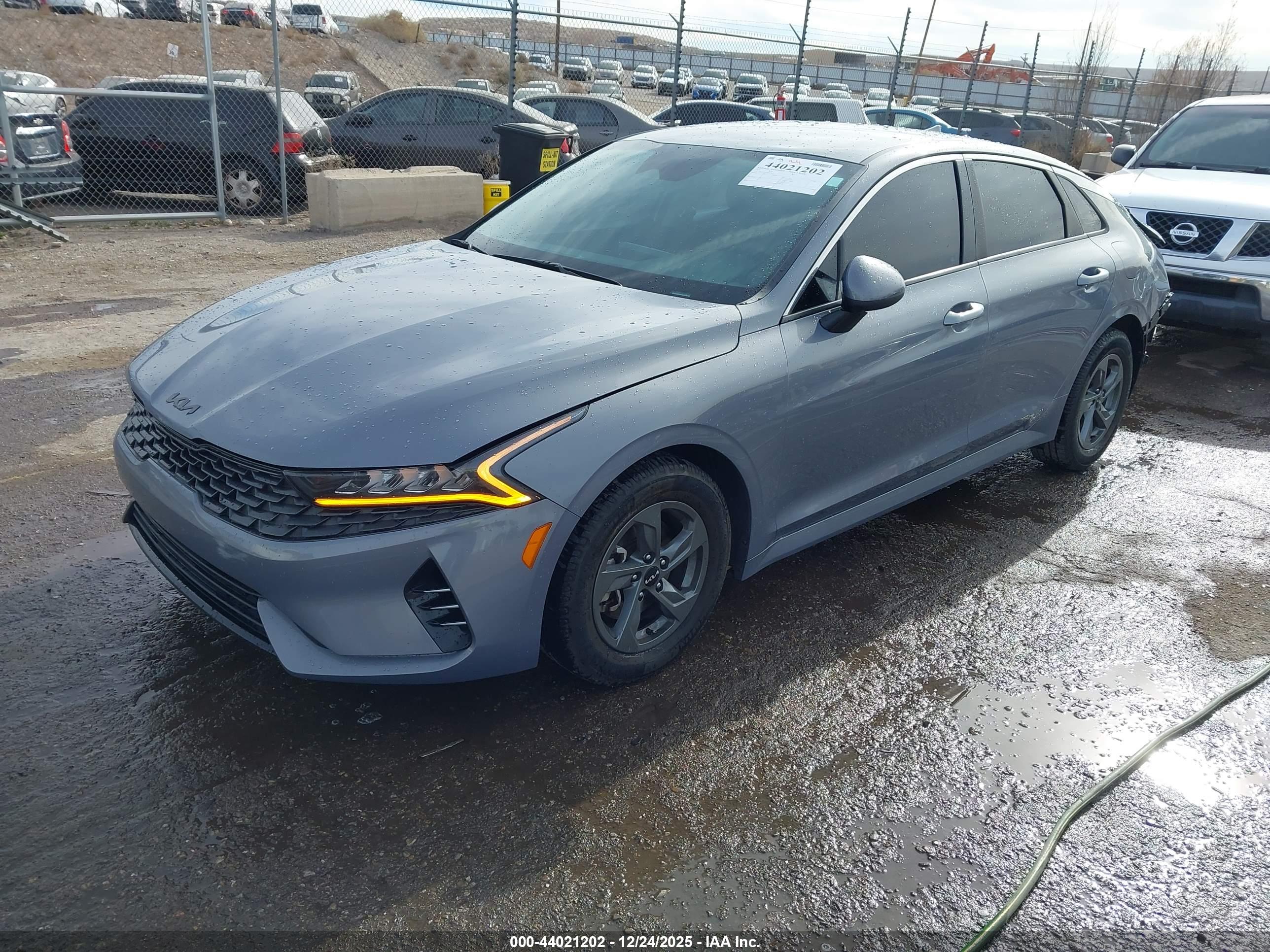 KIA K5 image 2