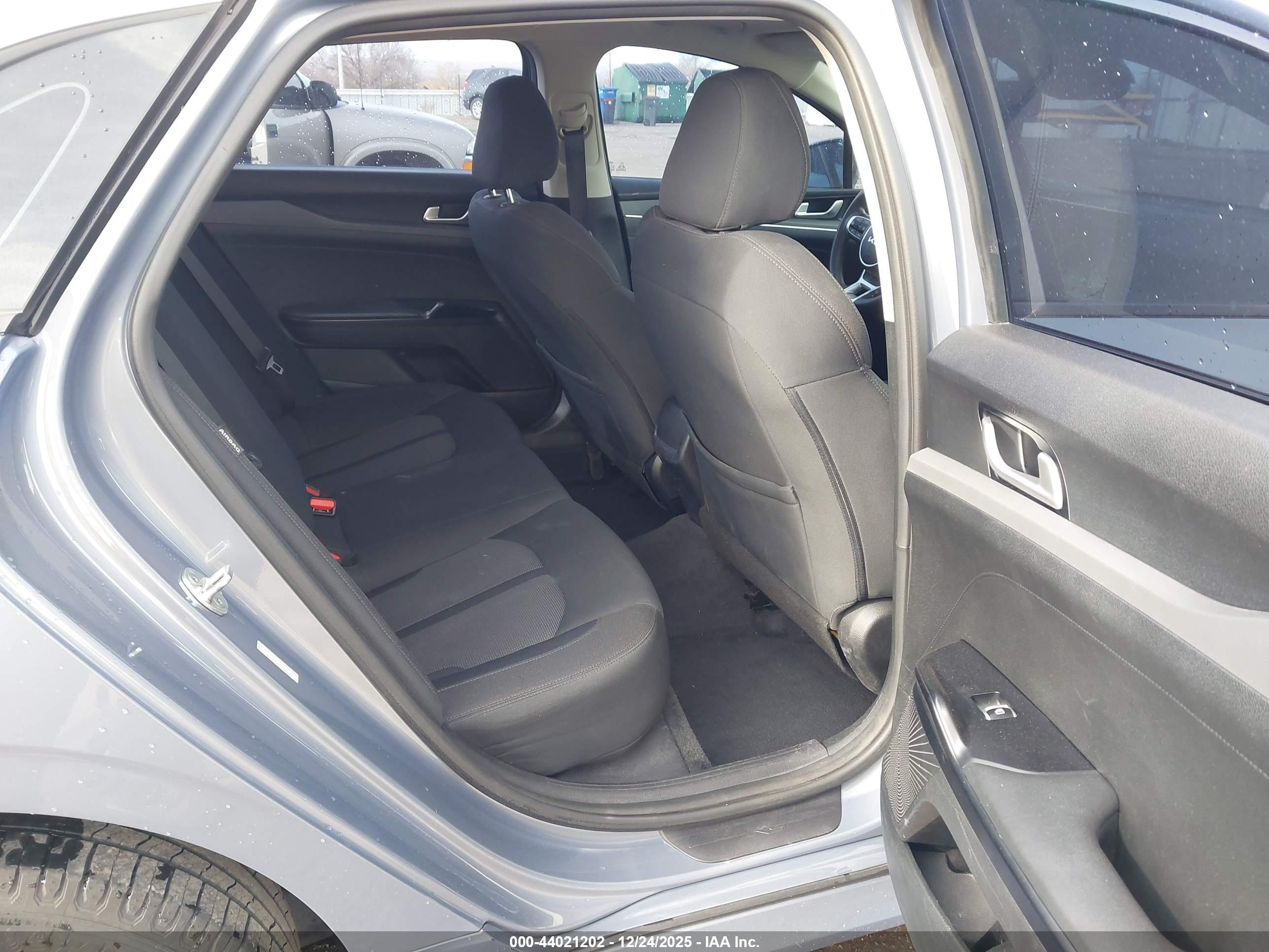 KIA K5 image 8