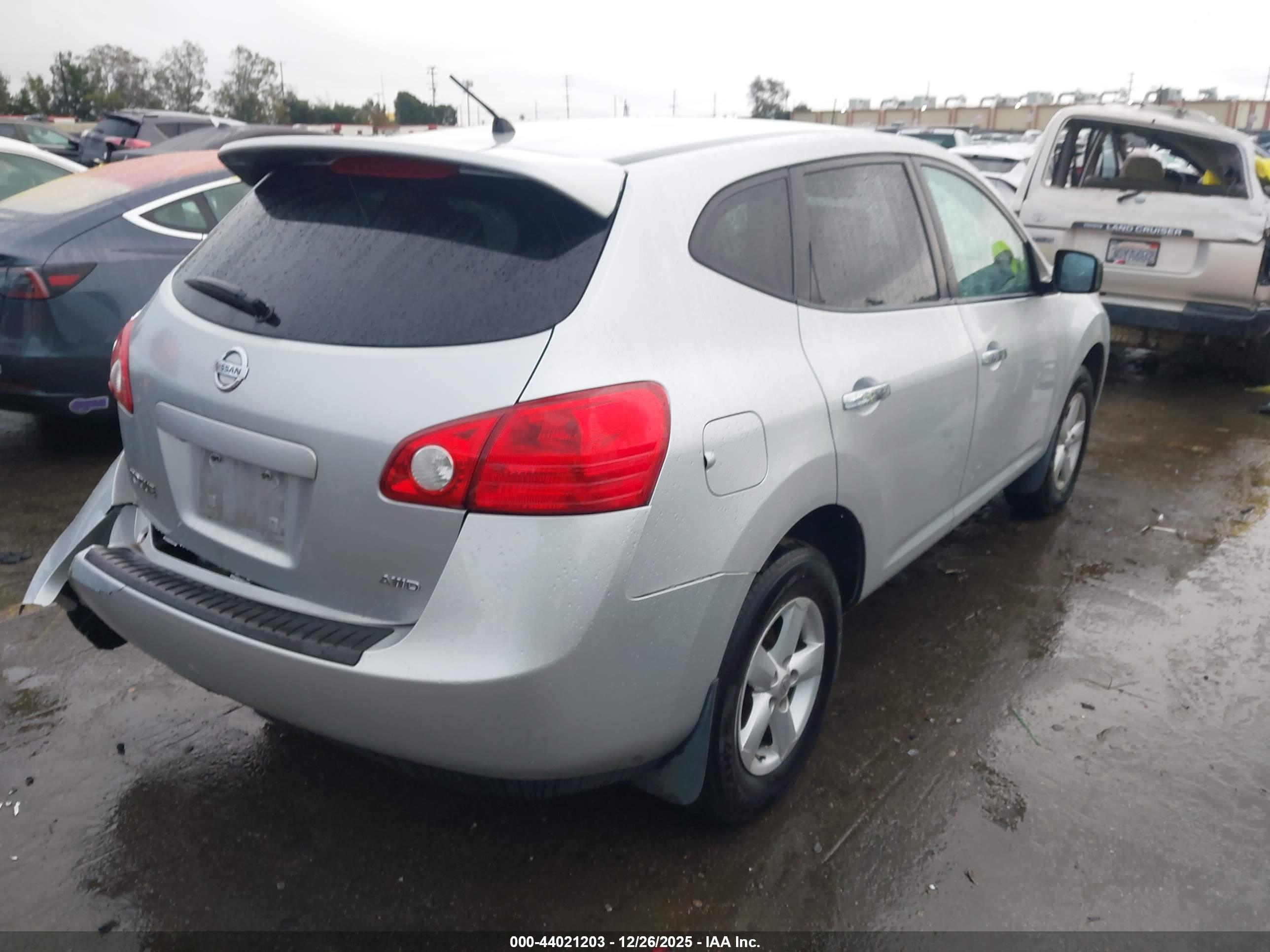 NISSAN ROGUE image 4