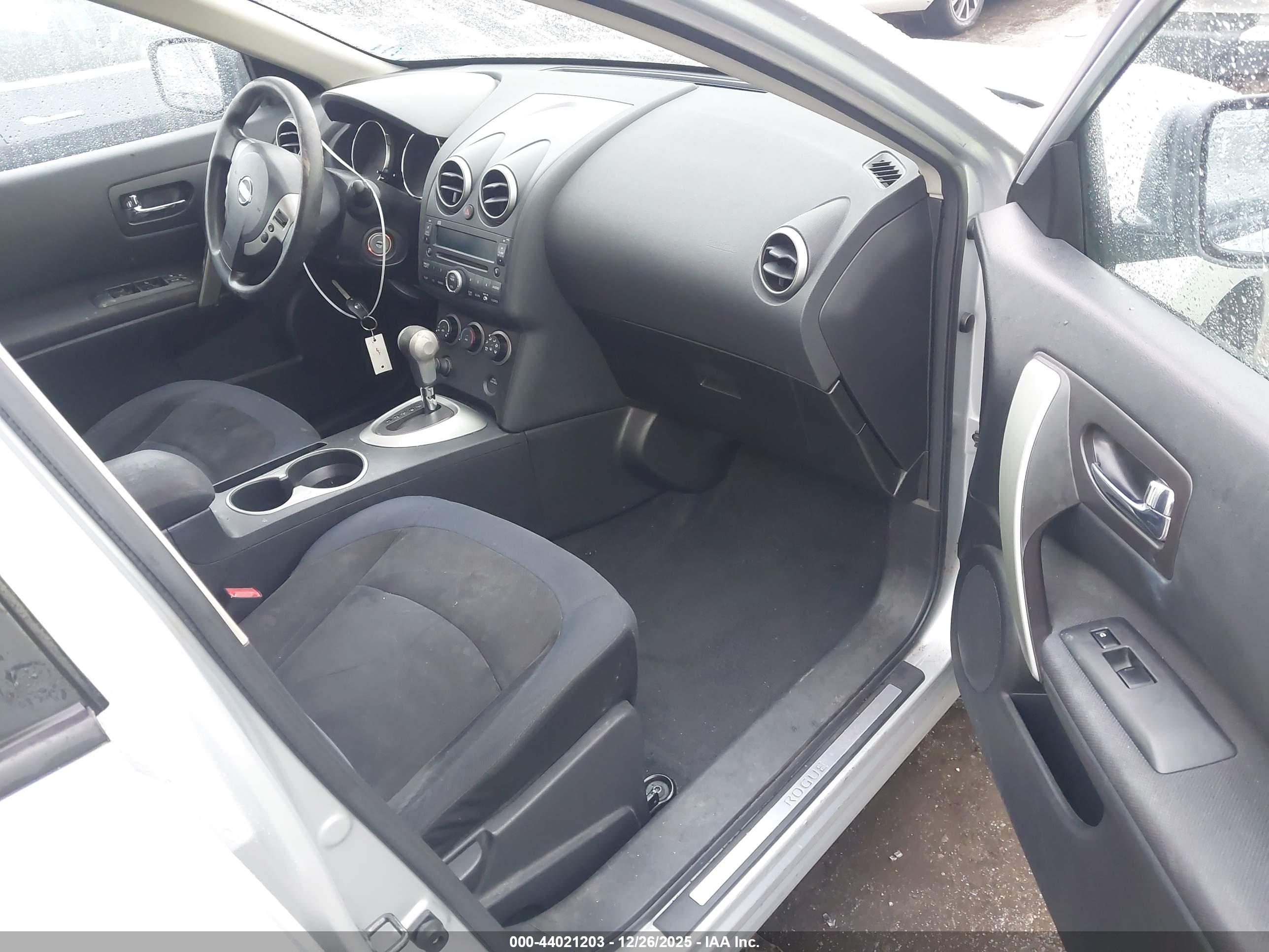 NISSAN ROGUE image 5