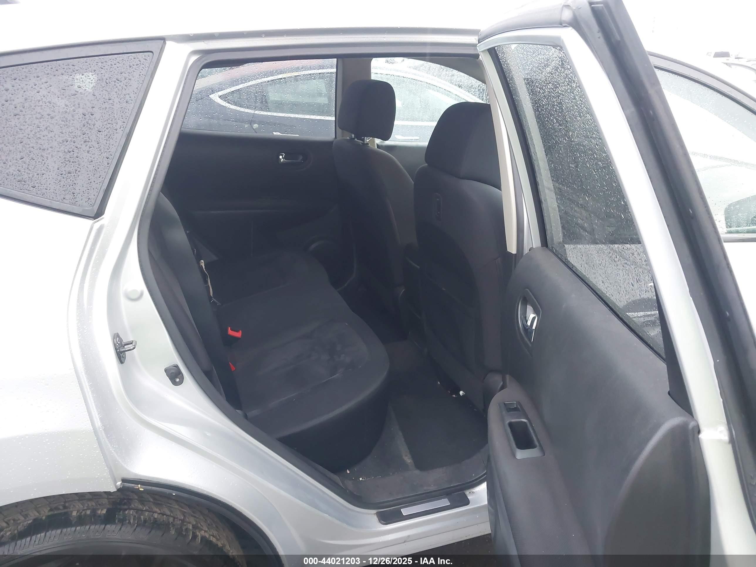 NISSAN ROGUE image 8