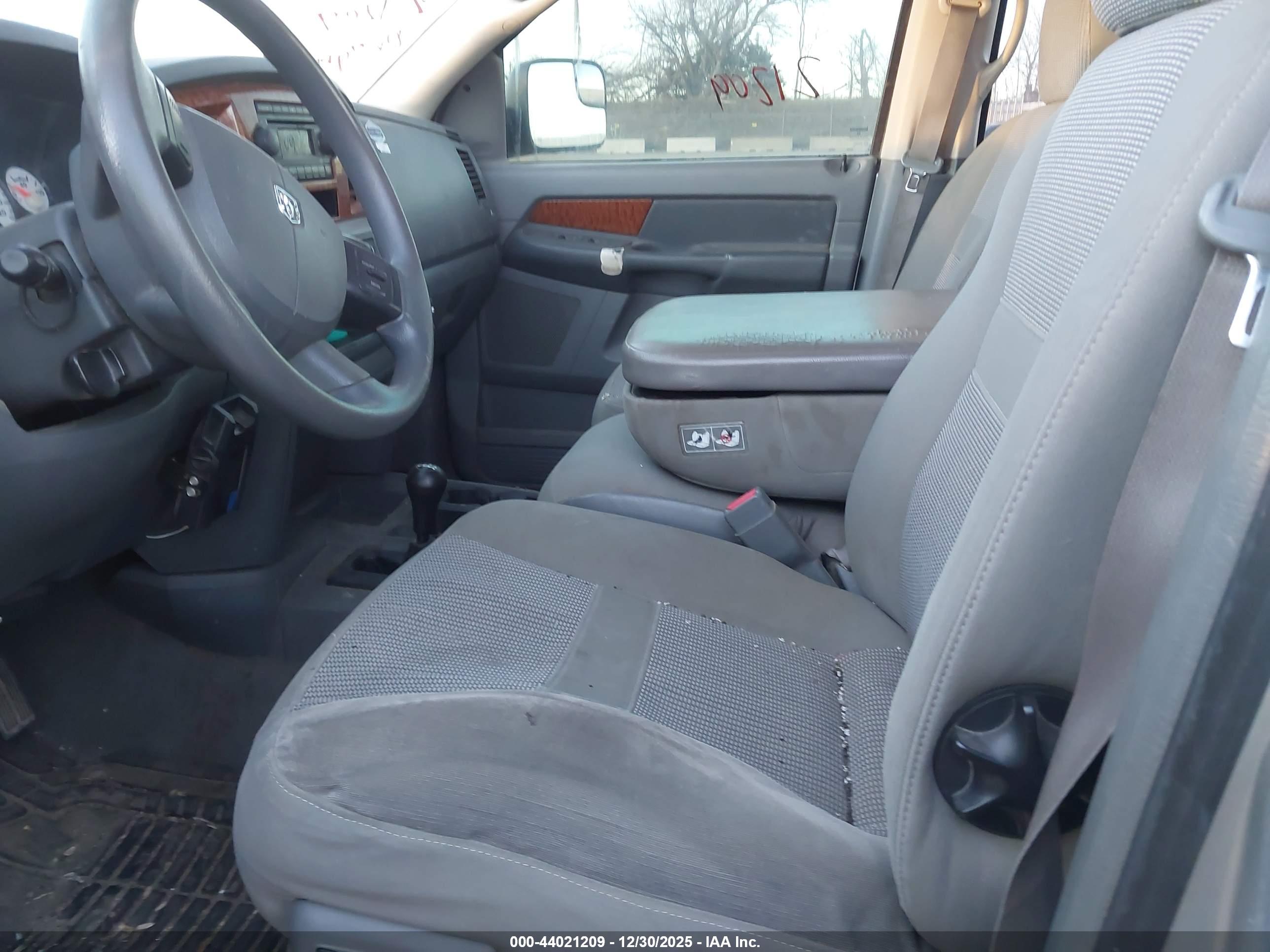 DODGE RAM image 7