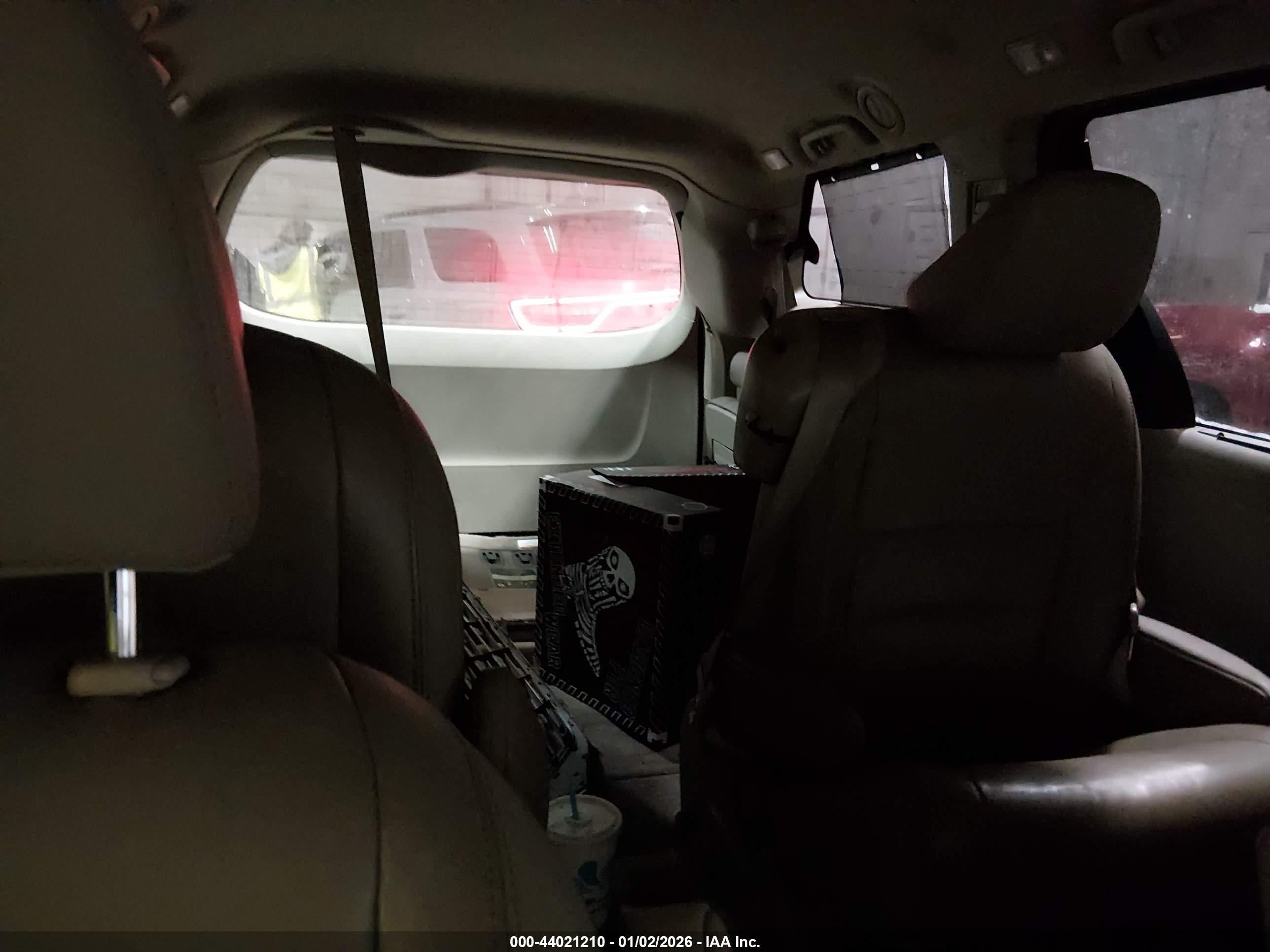 TOYOTA SIENNA image 8