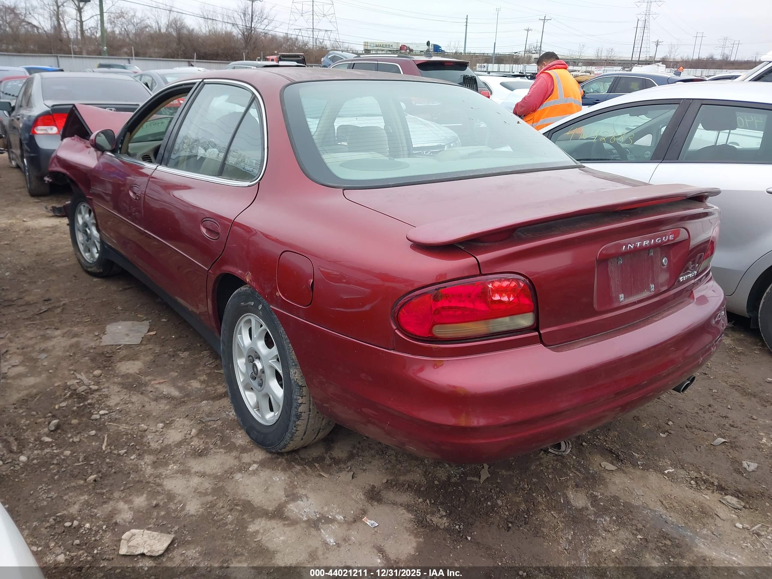 OLDSMOBILE INTRIGUE image 3