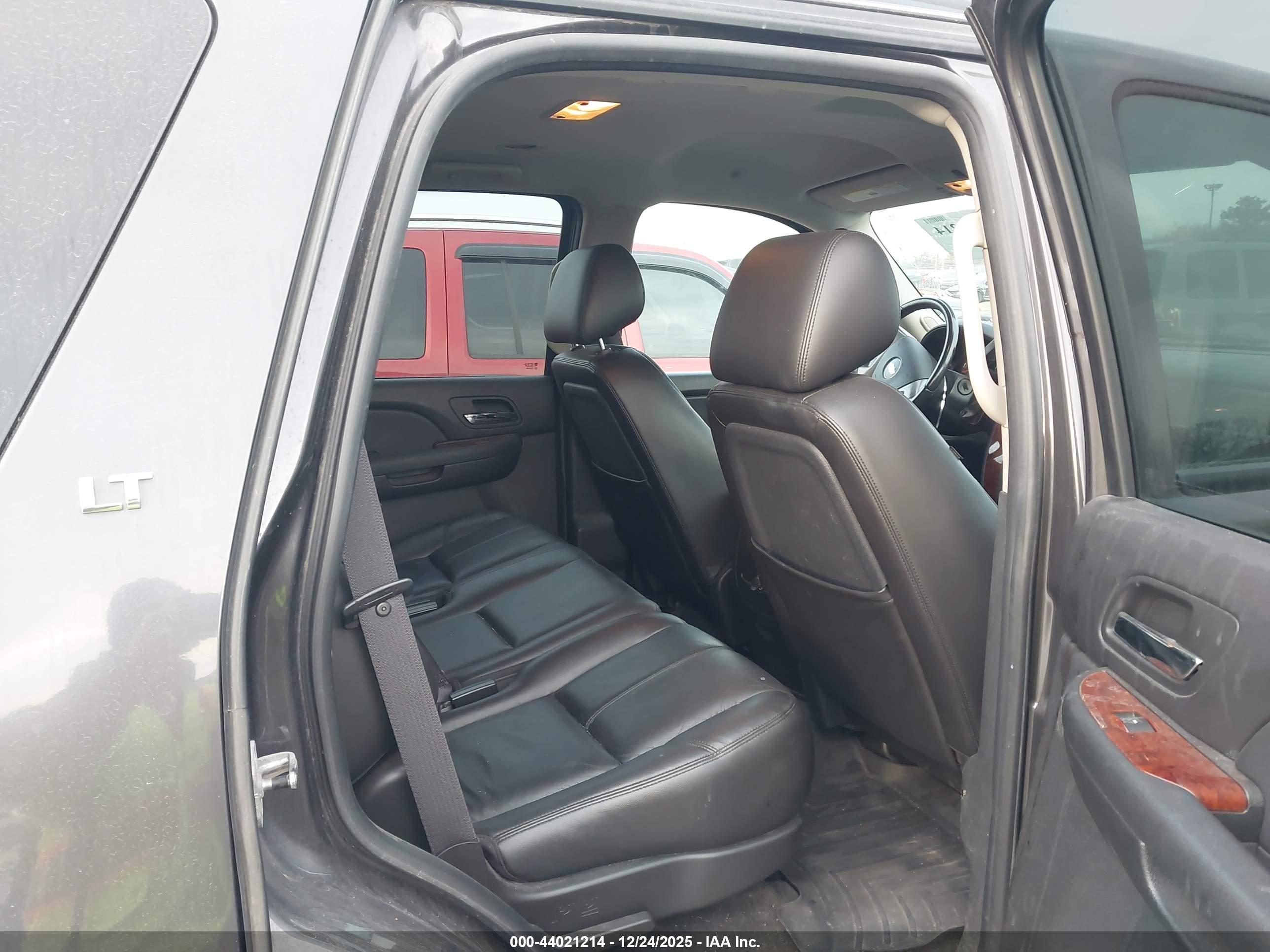CHEVROLET TAHOE image 8