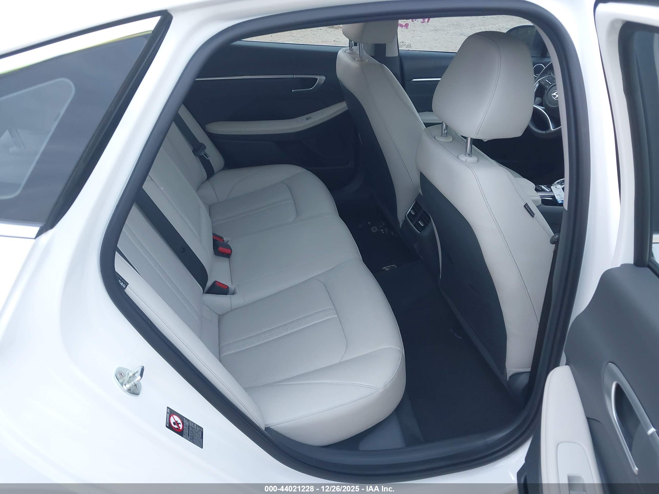 HYUNDAI SONATA image 8