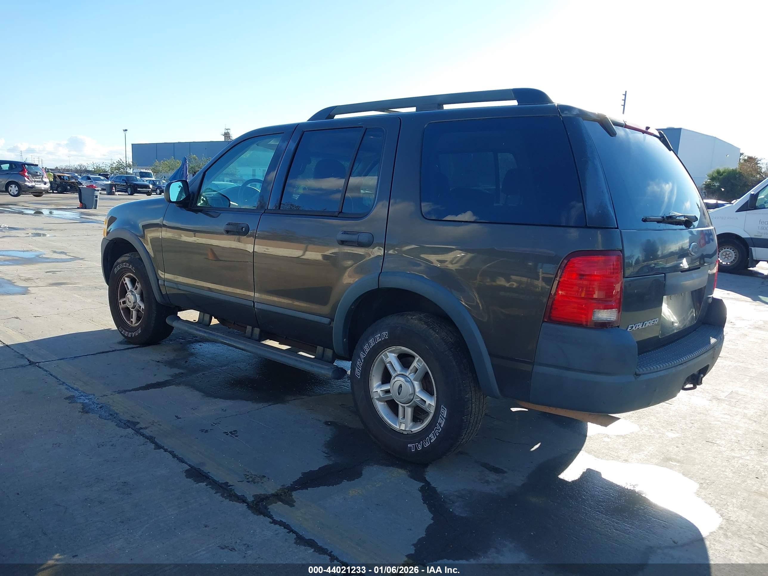 FORD EXPLORER image 3