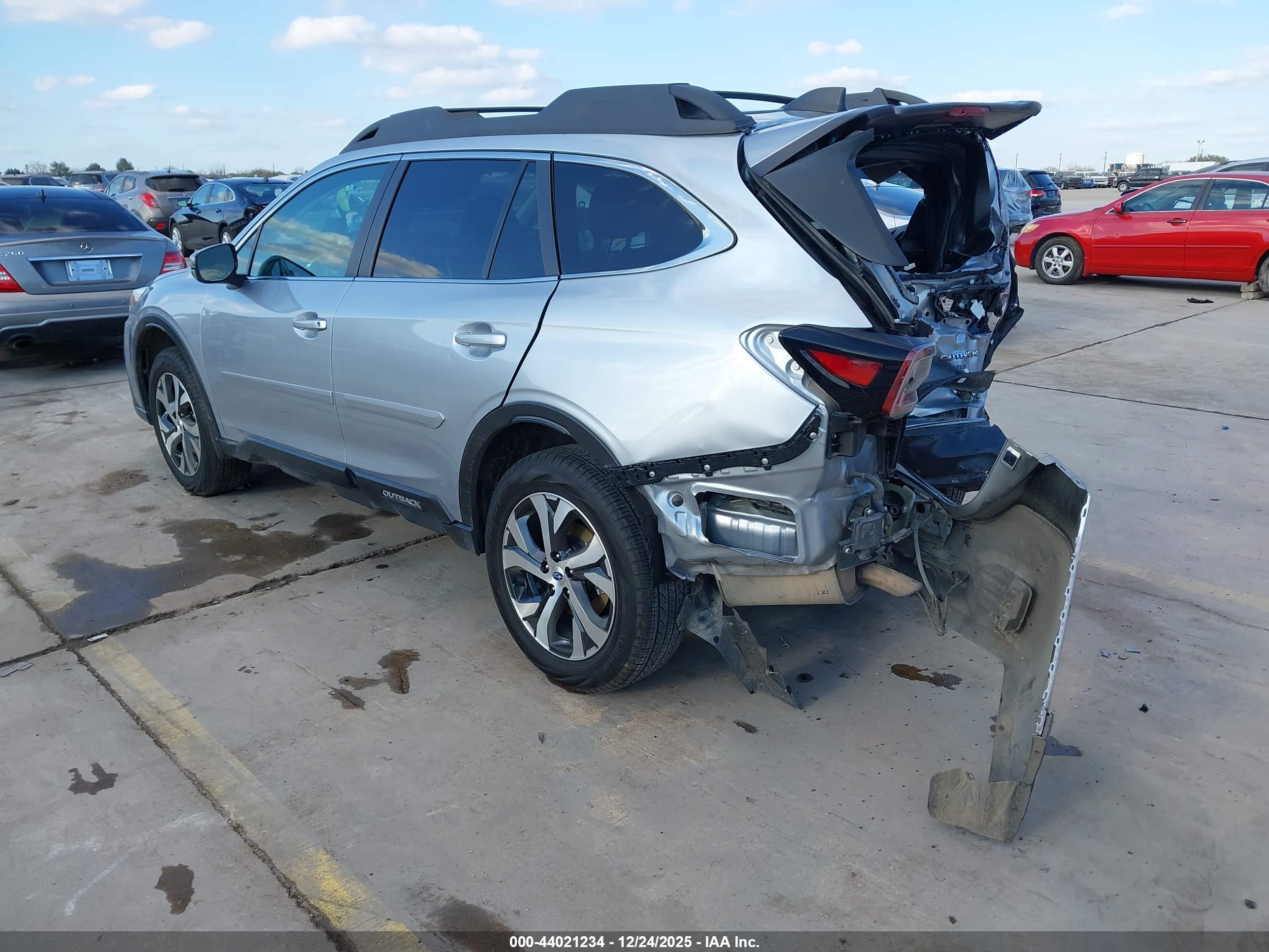 SUBARU OUTBACK image 3