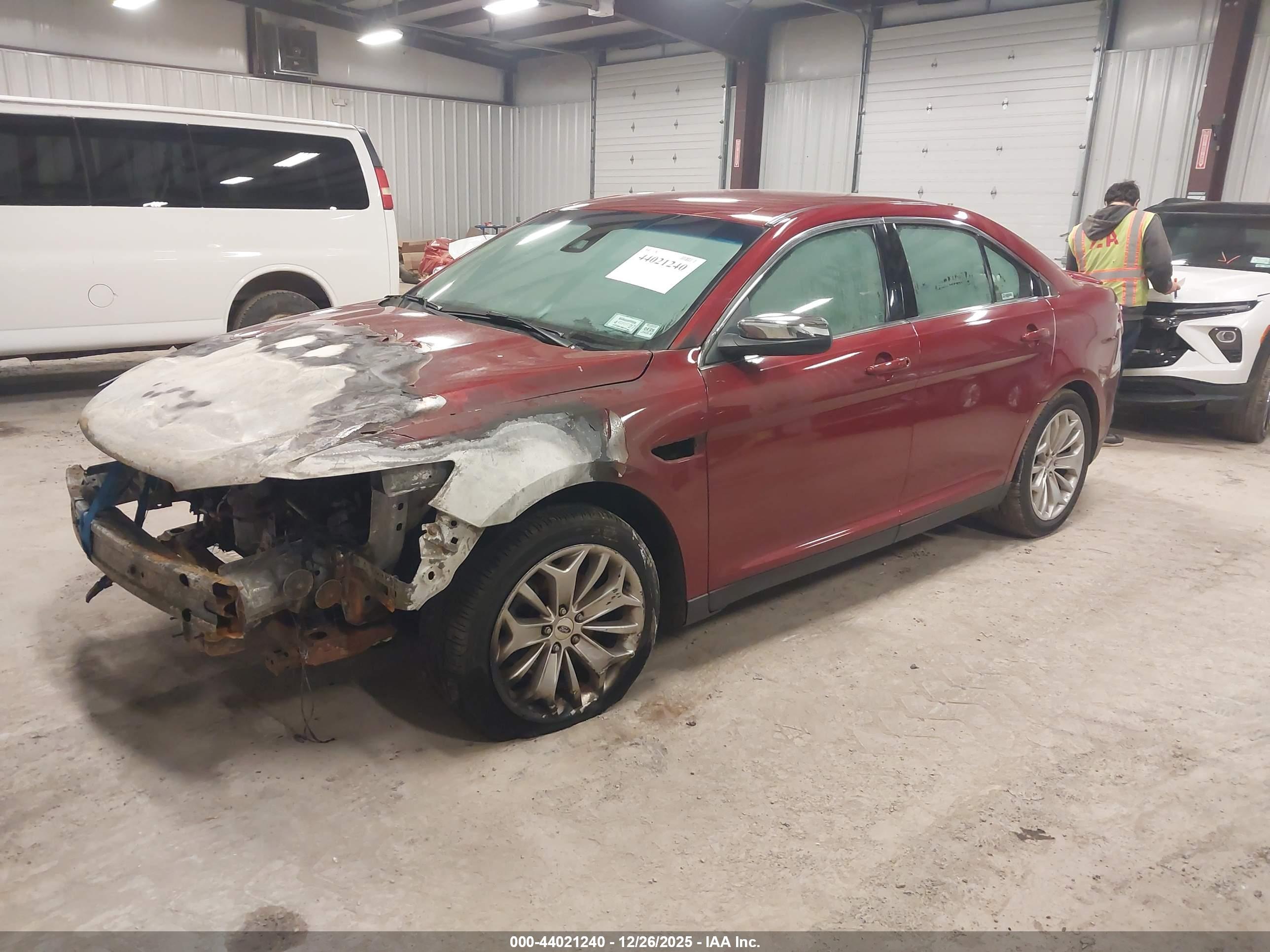 FORD TAURUS image 2