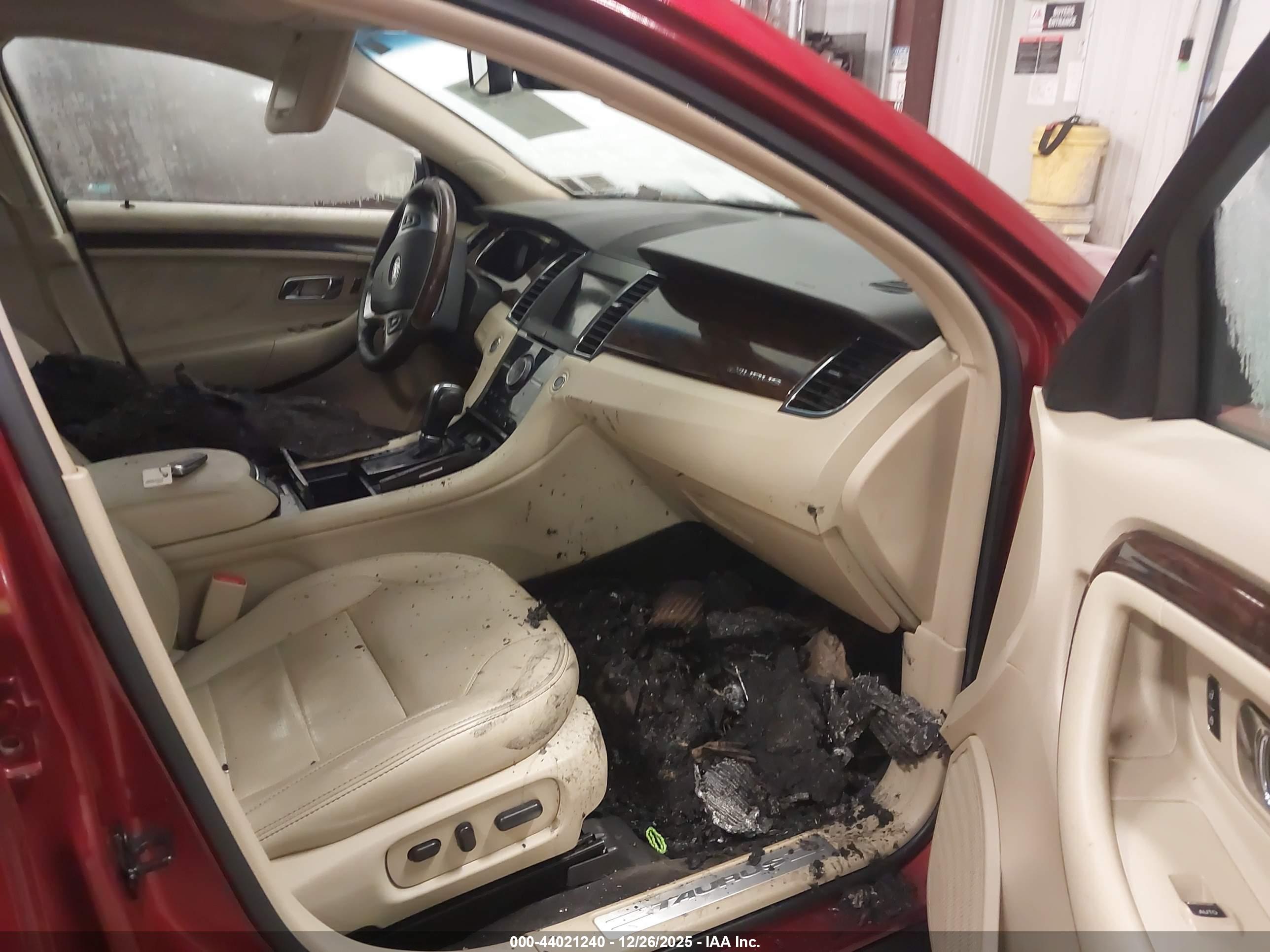 FORD TAURUS image 5