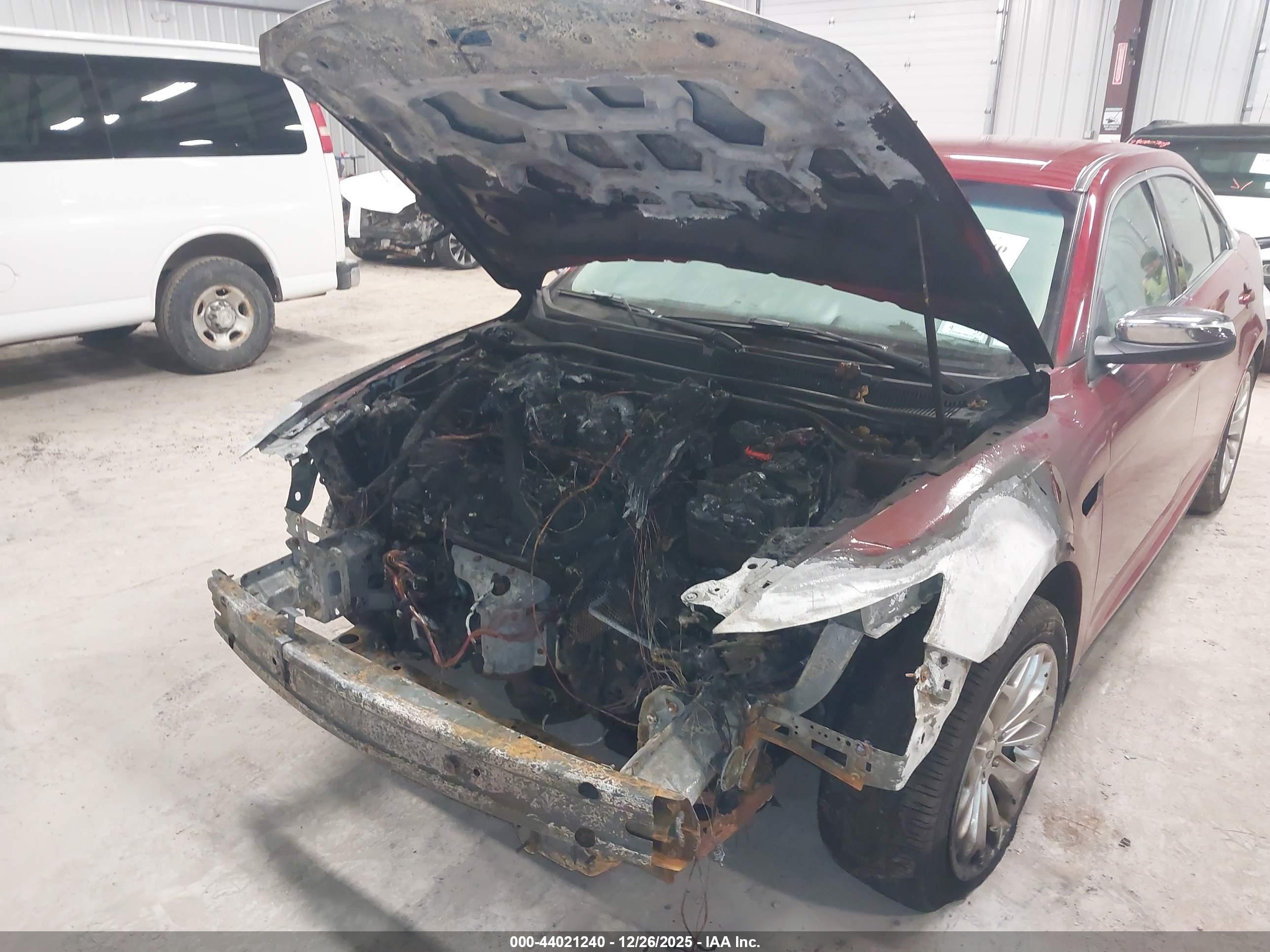FORD TAURUS image 6