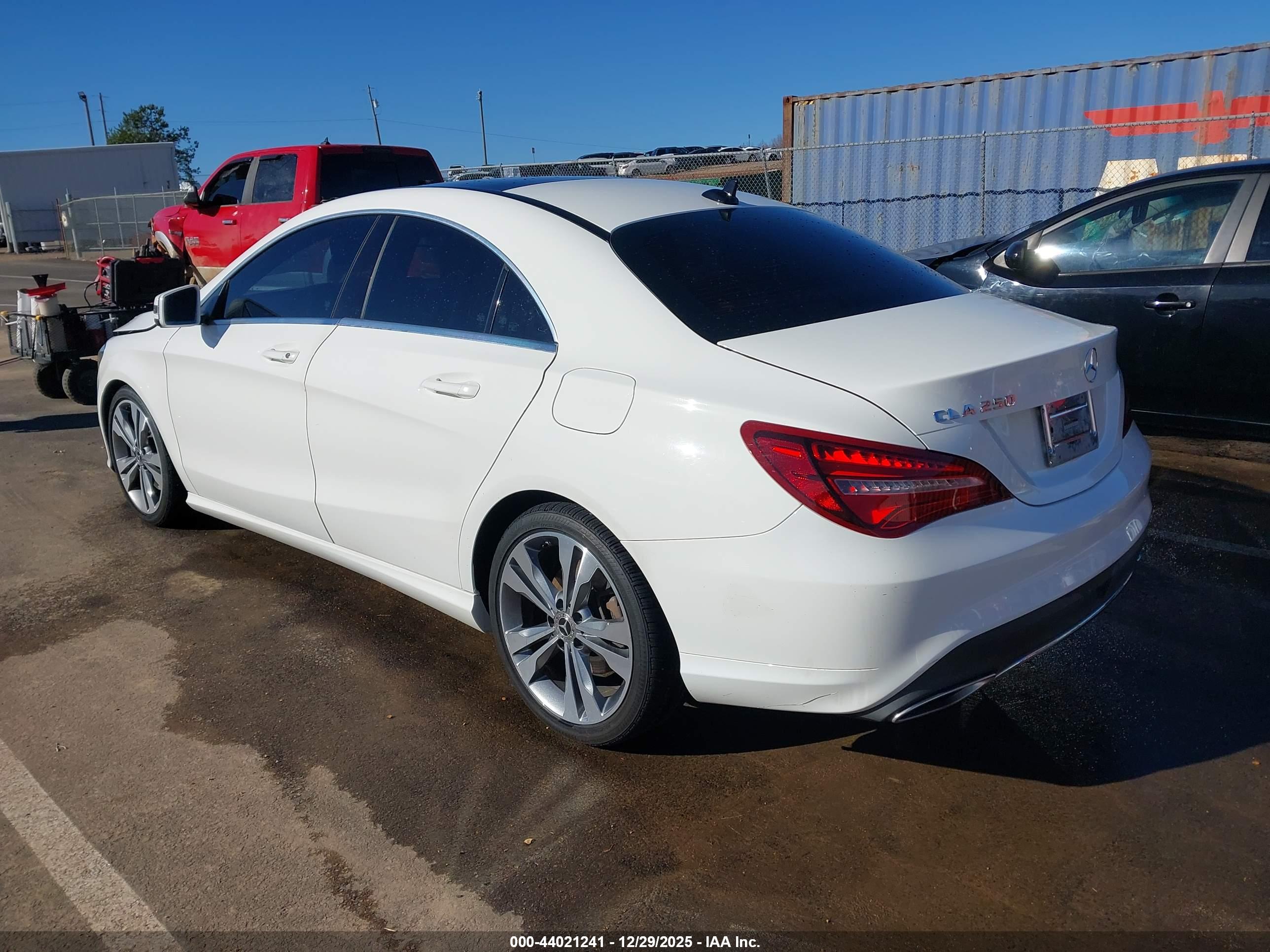 MERCEDES-BENZ CLA image 3